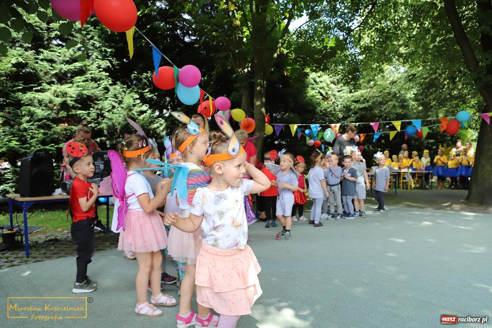 Zdjęcie w galerii na portalu naszraciborz.pl: Uśmiech i radość w Przedszkolu nr 3. Festyn przy Kozielskiej [FOTO i WIDEO] wiadomości z regionu