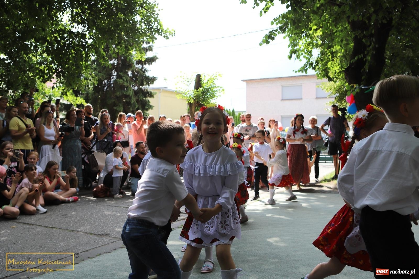 Zdjęcie w galerii na portalu naszraciborz.pl: Uśmiech i radość w Przedszkolu nr 3. Festyn przy Kozielskiej [FOTO i WIDEO] wiadomości z regionu