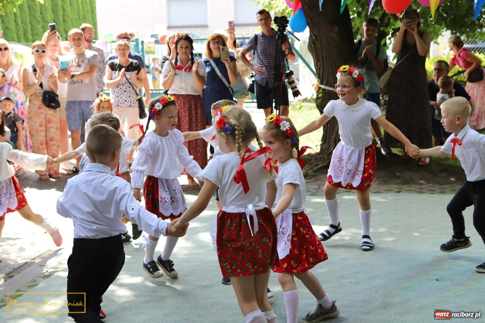 Zdjęcie w galerii na portalu naszraciborz.pl: Uśmiech i radość w Przedszkolu nr 3. Festyn przy Kozielskiej [FOTO i WIDEO] wiadomości z regionu