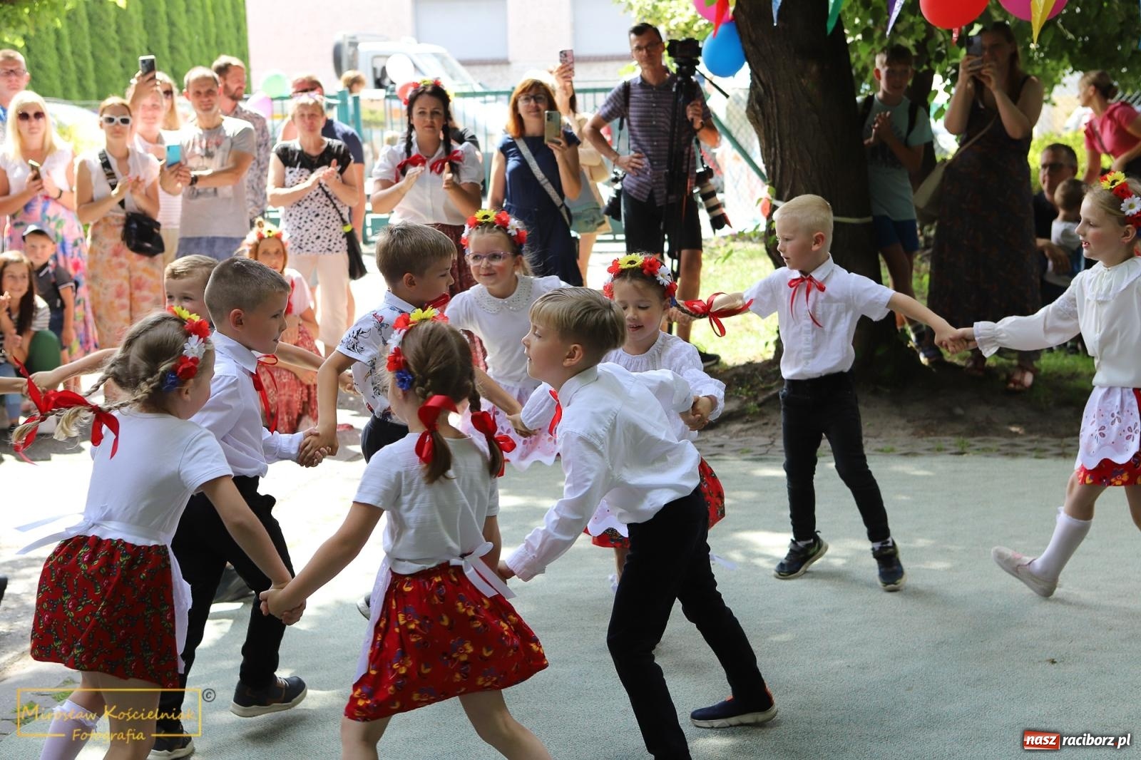 Zdjęcie w galerii na portalu naszraciborz.pl: Uśmiech i radość w Przedszkolu nr 3. Festyn przy Kozielskiej [FOTO i WIDEO] wiadomości z regionu