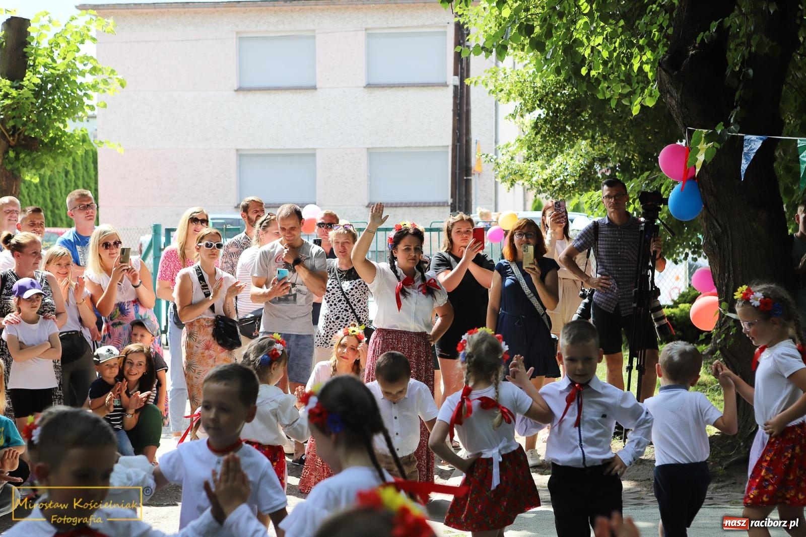 Zdjęcie w galerii na portalu naszraciborz.pl: Uśmiech i radość w Przedszkolu nr 3. Festyn przy Kozielskiej [FOTO i WIDEO] wiadomości z regionu