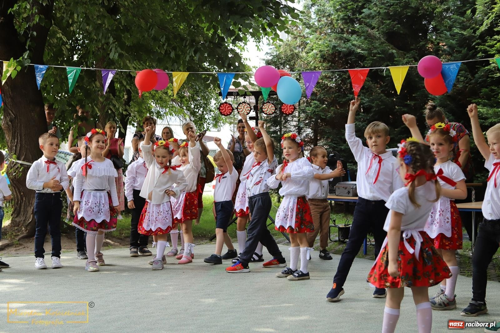 Zdjęcie w galerii na portalu naszraciborz.pl: Uśmiech i radość w Przedszkolu nr 3. Festyn przy Kozielskiej [FOTO i WIDEO] wiadomości z regionu