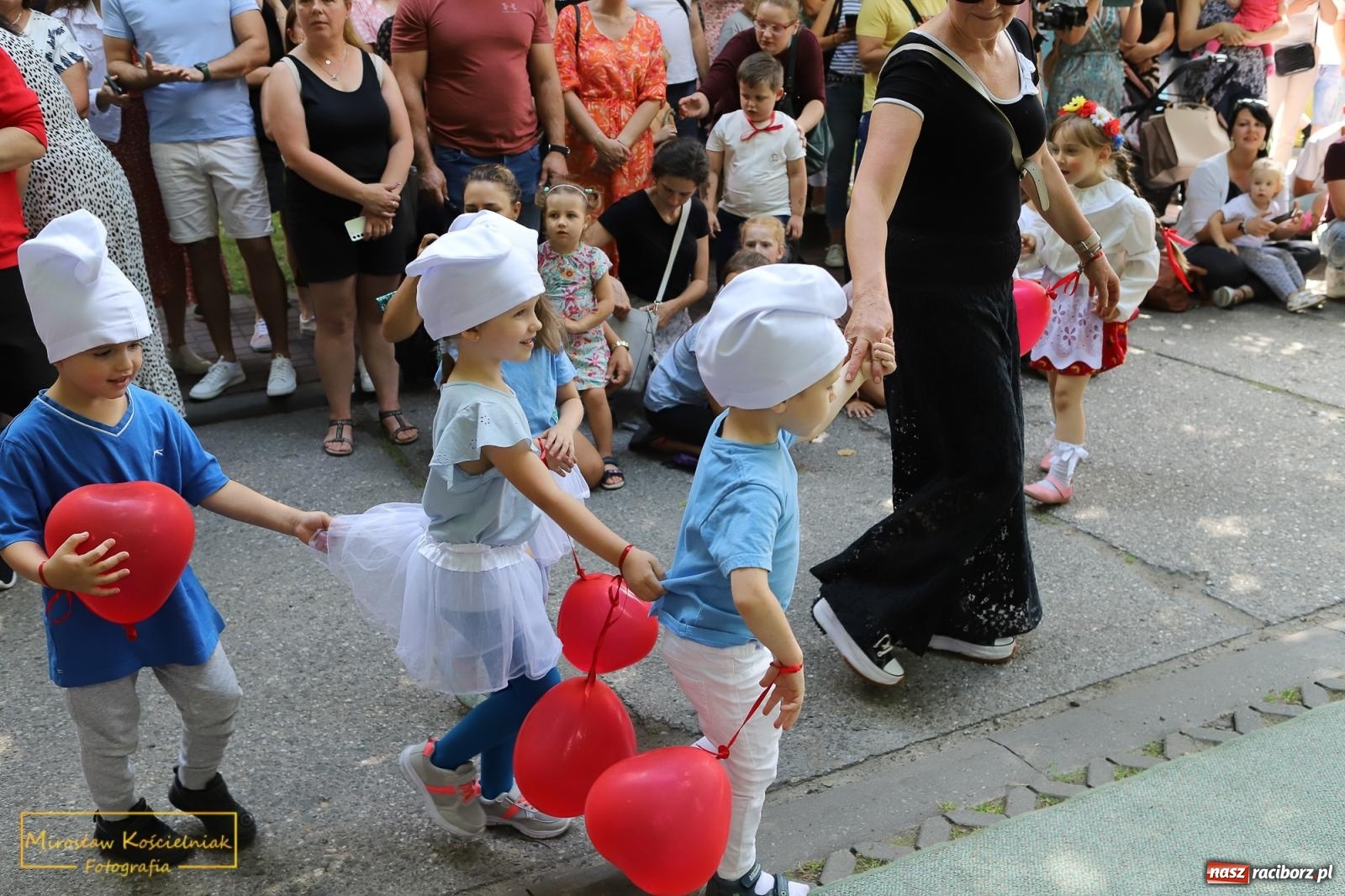 Zdjęcie w galerii na portalu naszraciborz.pl: Uśmiech i radość w Przedszkolu nr 3. Festyn przy Kozielskiej [FOTO i WIDEO] wiadomości z regionu