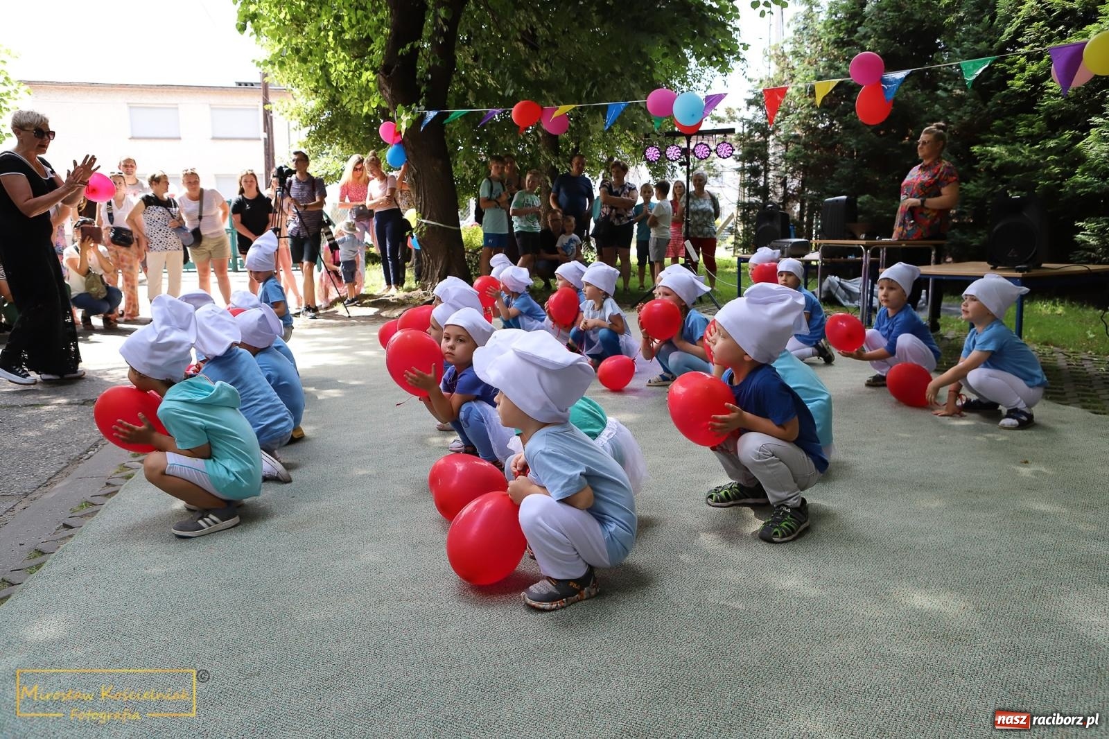 Zdjęcie w galerii na portalu naszraciborz.pl: Uśmiech i radość w Przedszkolu nr 3. Festyn przy Kozielskiej [FOTO i WIDEO] wiadomości z regionu