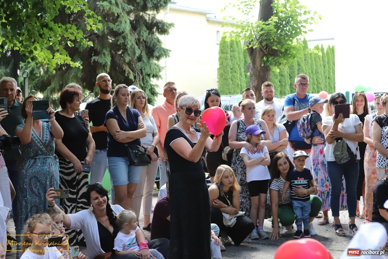 Zdjęcie w galerii na portalu naszraciborz.pl: Uśmiech i radość w Przedszkolu nr 3. Festyn przy Kozielskiej [FOTO i WIDEO] wiadomości z regionu