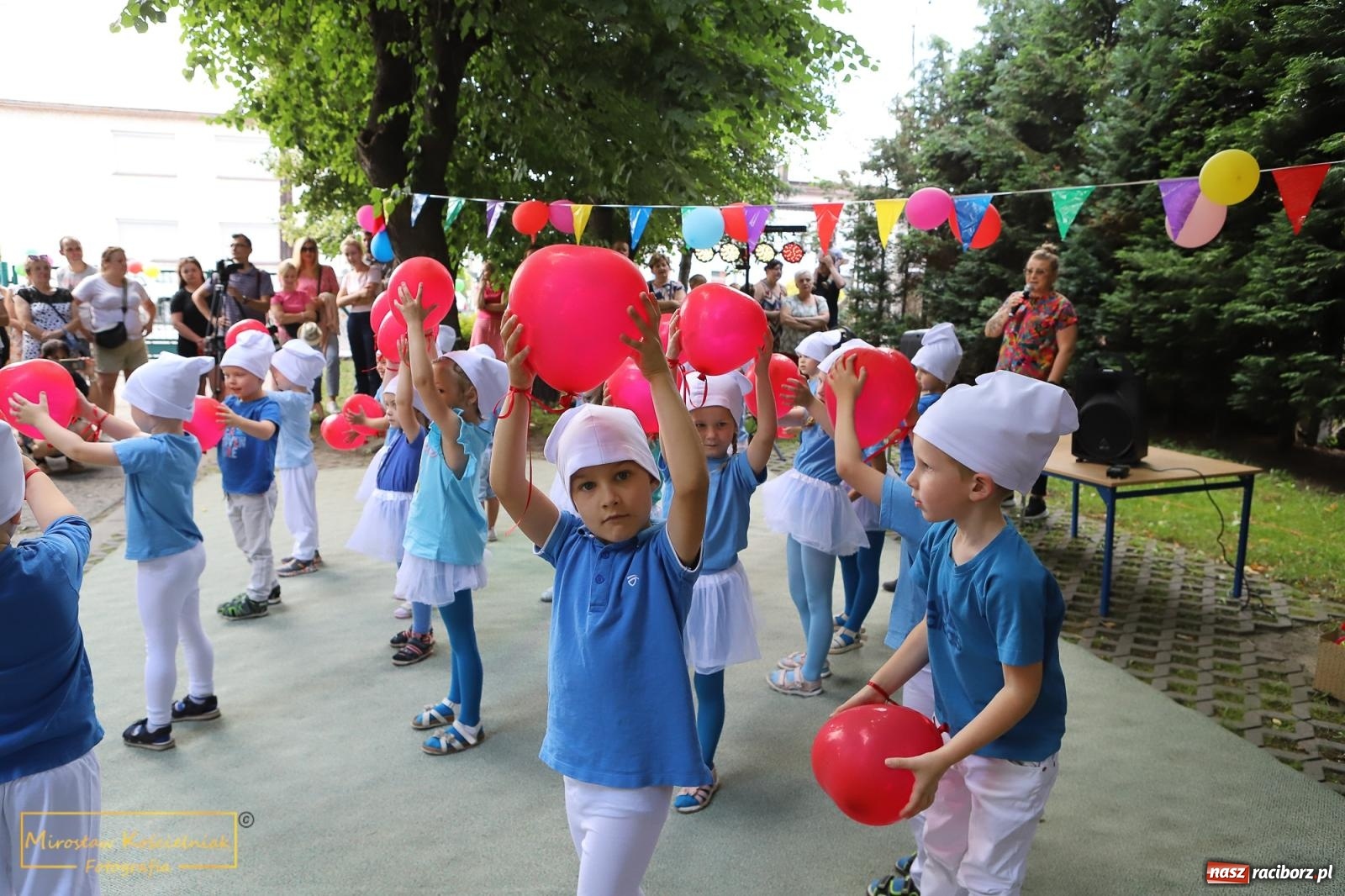 Zdjęcie w galerii na portalu naszraciborz.pl: Uśmiech i radość w Przedszkolu nr 3. Festyn przy Kozielskiej [FOTO i WIDEO] wiadomości z regionu