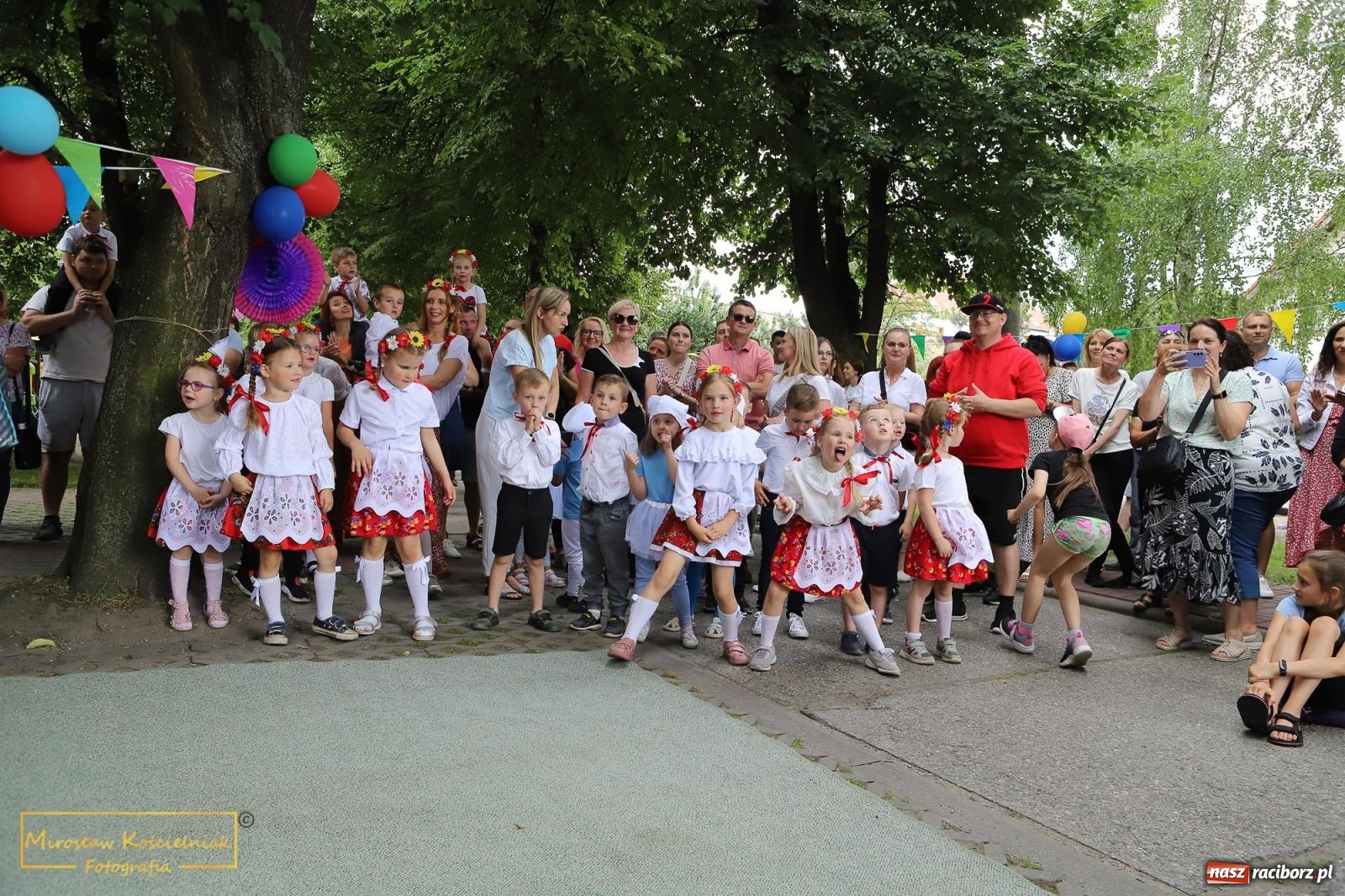 Zdjęcie w galerii na portalu naszraciborz.pl: Uśmiech i radość w Przedszkolu nr 3. Festyn przy Kozielskiej [FOTO i WIDEO] wiadomości z regionu