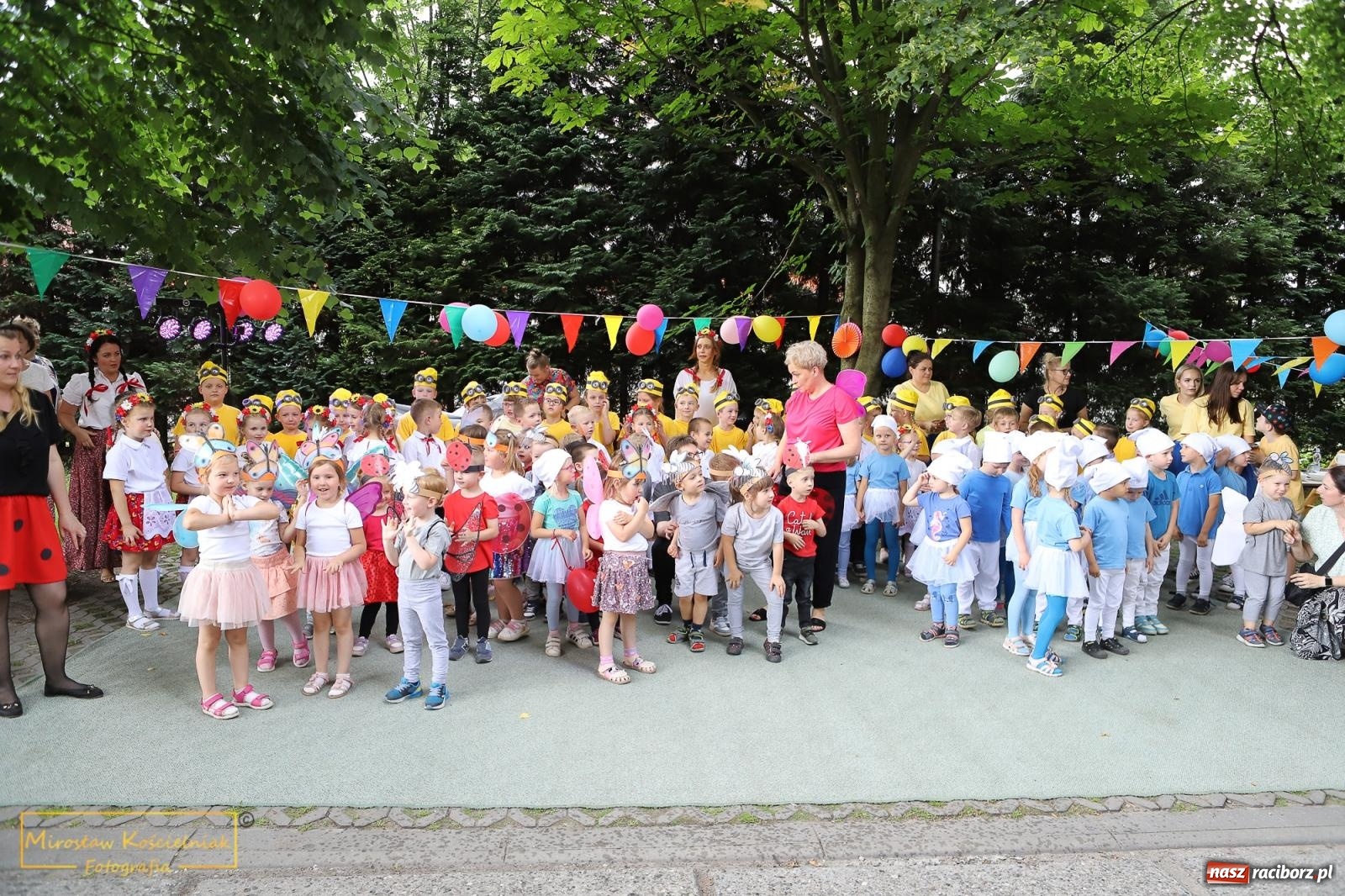 Zdjęcie w galerii na portalu naszraciborz.pl: Uśmiech i radość w Przedszkolu nr 3. Festyn przy Kozielskiej [FOTO i WIDEO] wiadomości z regionu