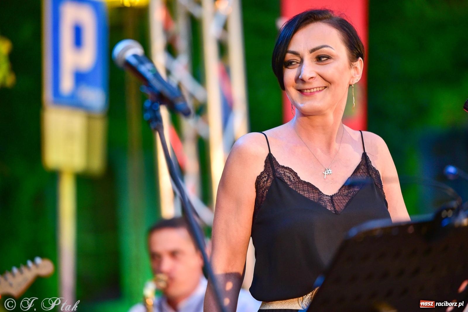 Zdjęcie w galerii na portalu naszraciborz.pl: Raciborska potańcówka przy Tęczowej z Lotharsami [FOTO i WIDEO] wiadomości z regionu