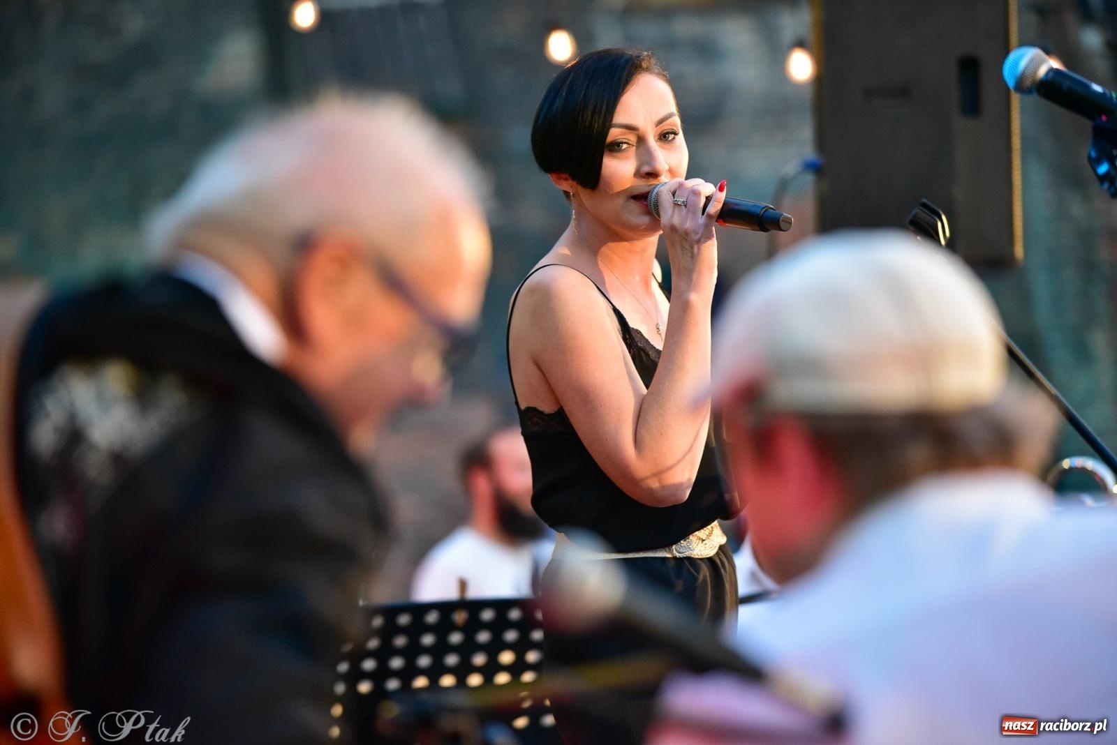 Zdjęcie w galerii na portalu naszraciborz.pl: Raciborska potańcówka przy Tęczowej z Lotharsami [FOTO i WIDEO] wiadomości z regionu