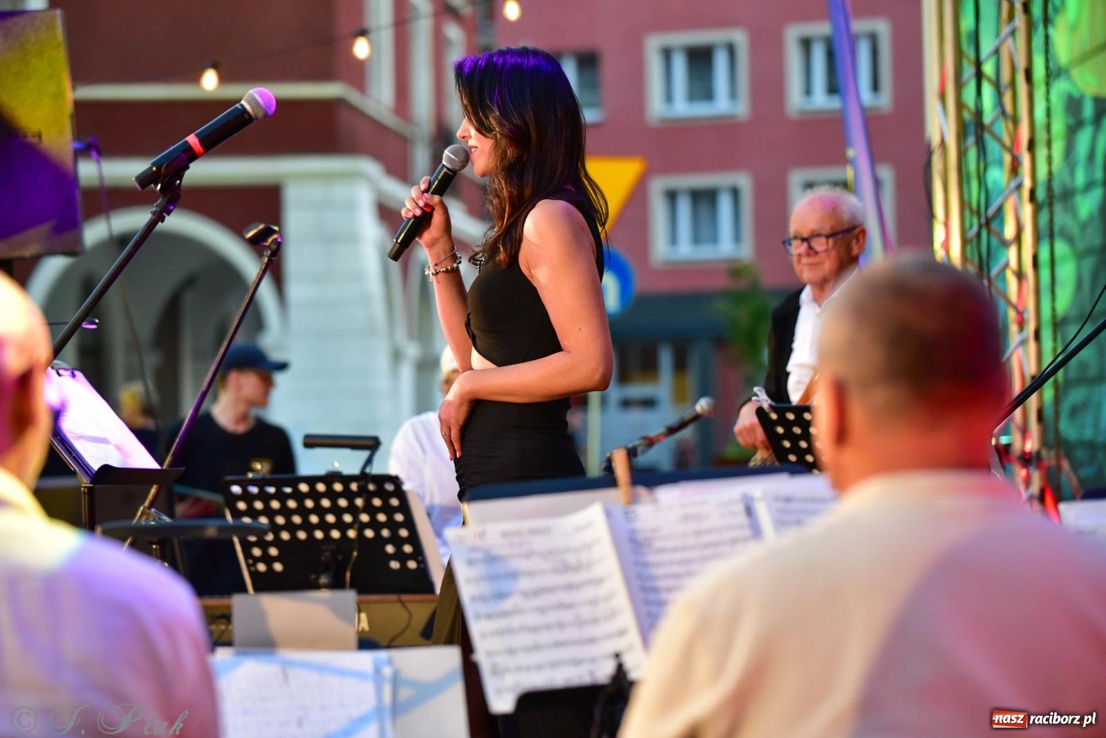 Zdjęcie w galerii na portalu naszraciborz.pl: Raciborska potańcówka przy Tęczowej z Lotharsami [FOTO i WIDEO] wiadomości z regionu