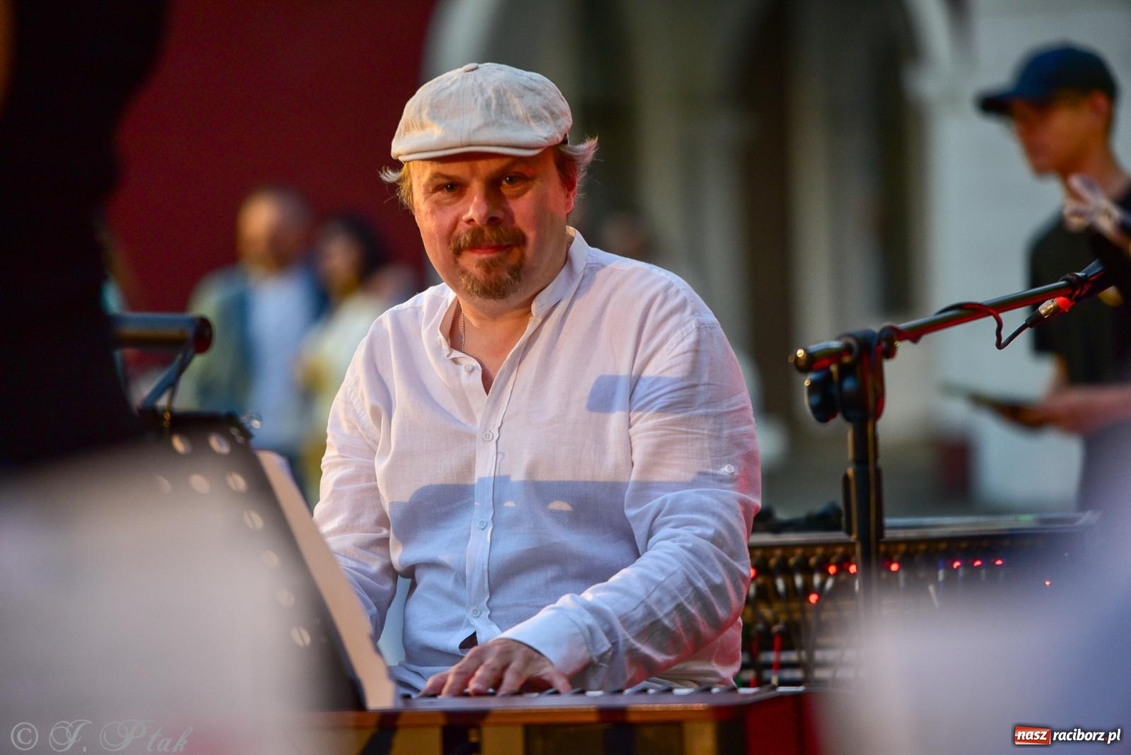 Zdjęcie w galerii na portalu naszraciborz.pl: Raciborska potańcówka przy Tęczowej z Lotharsami [FOTO i WIDEO] wiadomości z regionu