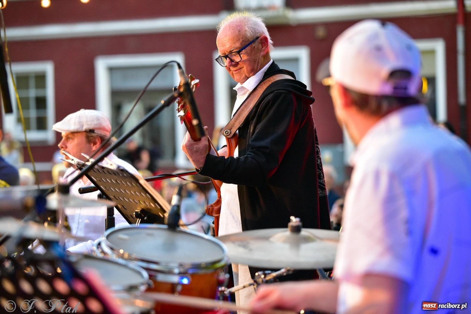 Zdjęcie w galerii na portalu naszraciborz.pl: Raciborska potańcówka przy Tęczowej z Lotharsami [FOTO i WIDEO] wiadomości z regionu