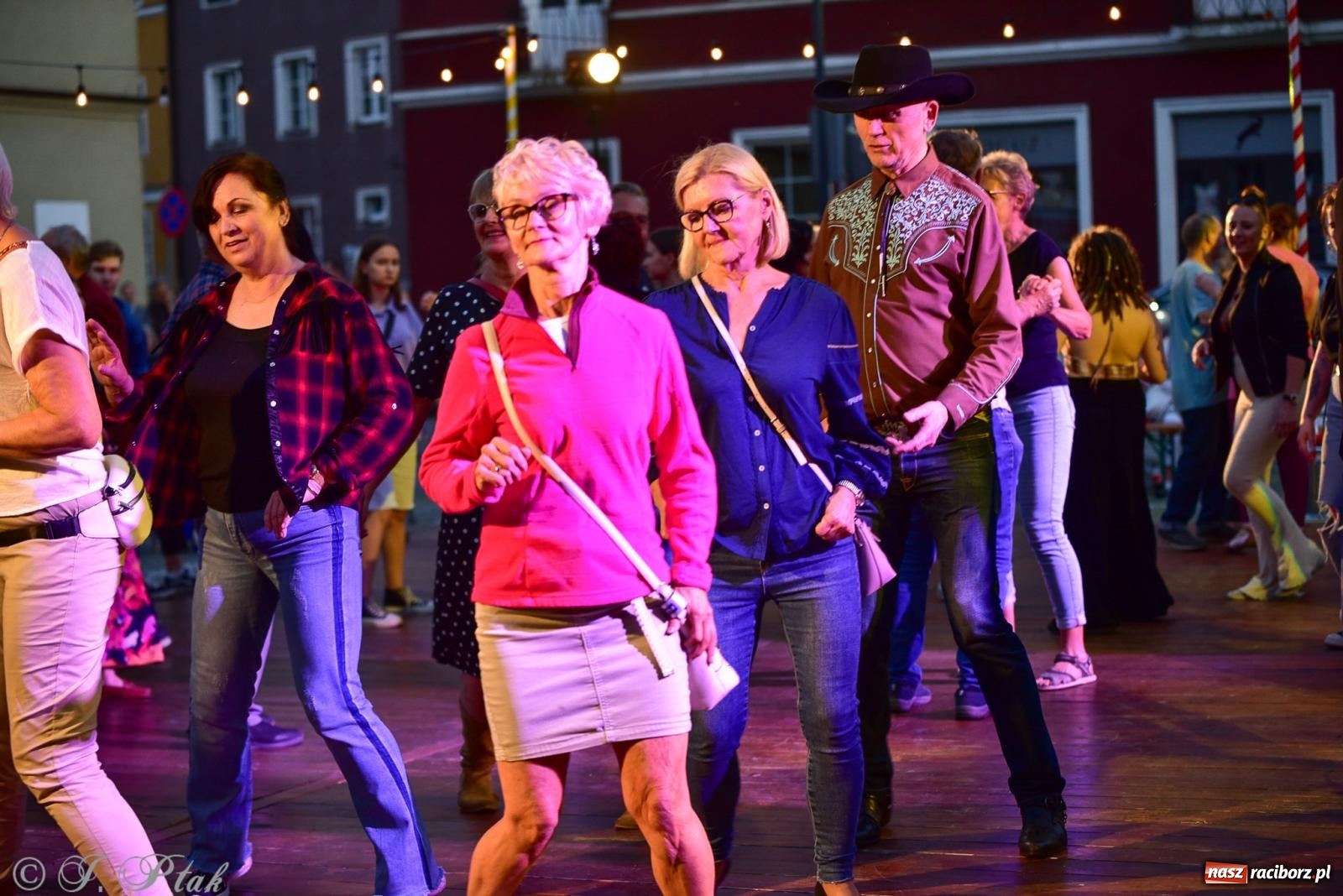 Zdjęcie w galerii na portalu naszraciborz.pl: Raciborska potańcówka przy Tęczowej z Lotharsami [FOTO i WIDEO] wiadomości z regionu