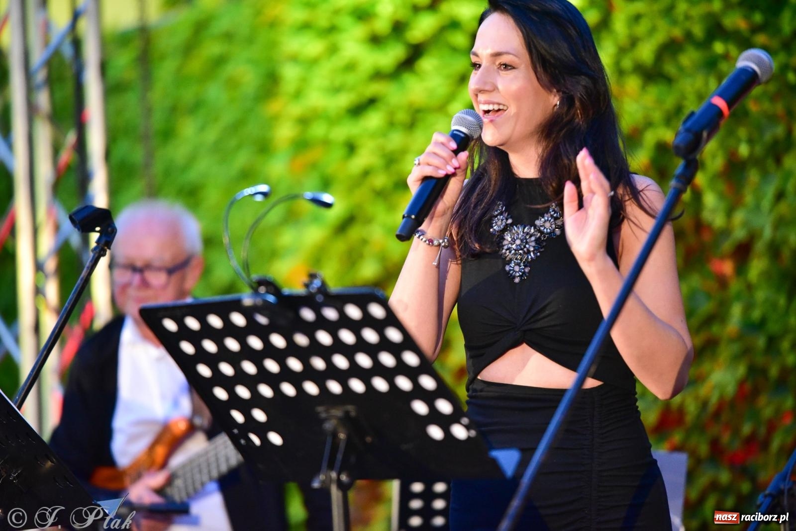 Zdjęcie w galerii na portalu naszraciborz.pl: Raciborska potańcówka przy Tęczowej z Lotharsami [FOTO i WIDEO] wiadomości z regionu