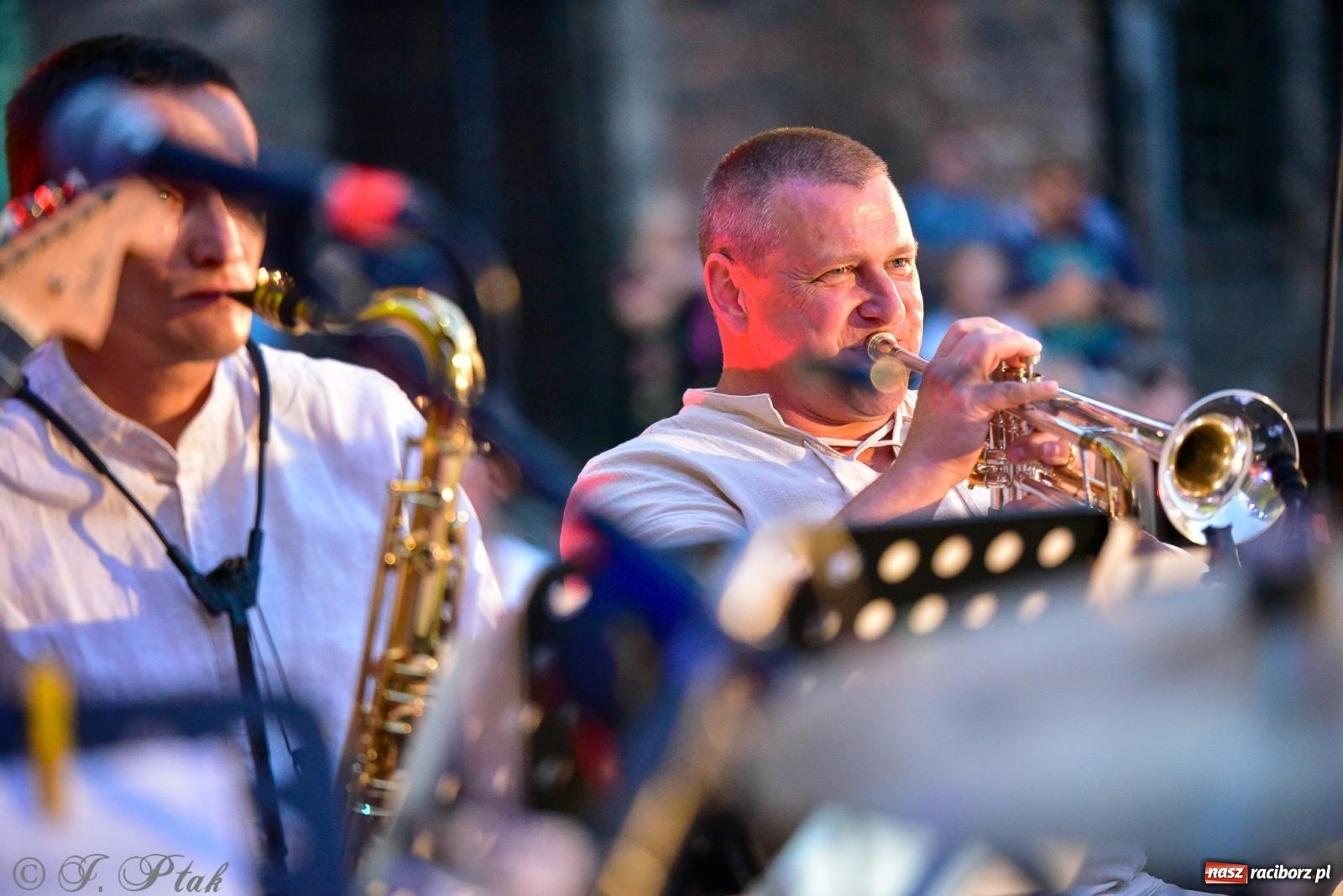 Zdjęcie w galerii na portalu naszraciborz.pl: Raciborska potańcówka przy Tęczowej z Lotharsami [FOTO i WIDEO] wiadomości z regionu