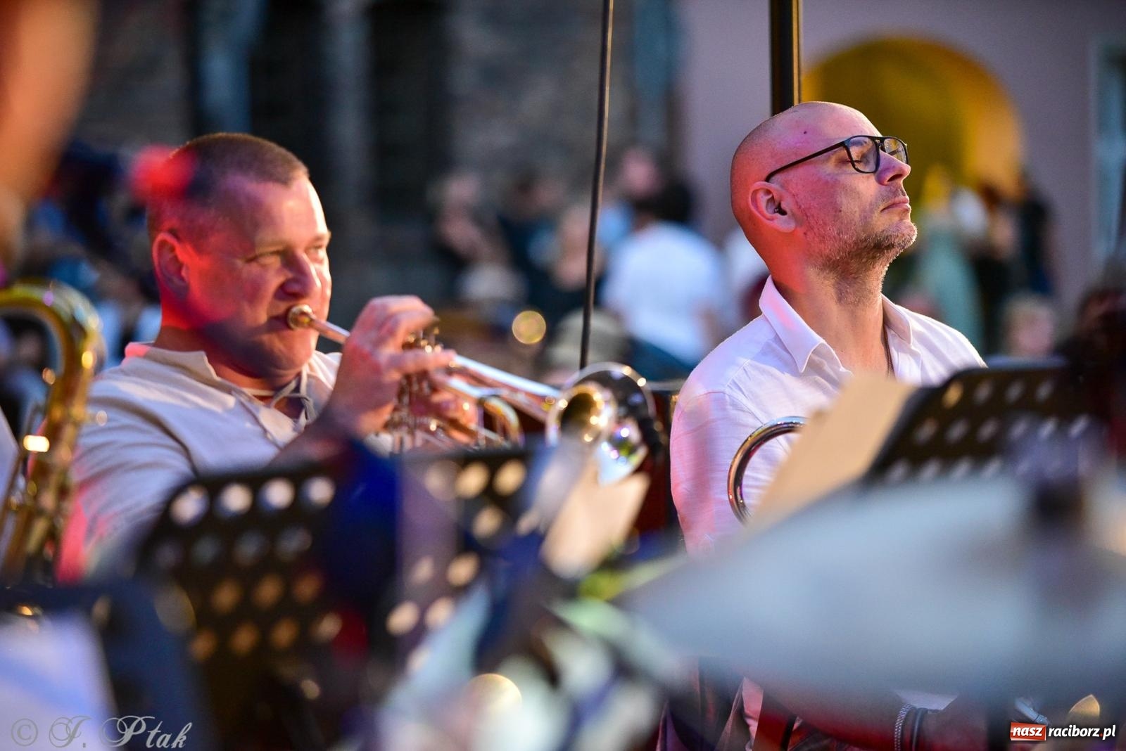 Zdjęcie w galerii na portalu naszraciborz.pl: Raciborska potańcówka przy Tęczowej z Lotharsami [FOTO i WIDEO] wiadomości z regionu