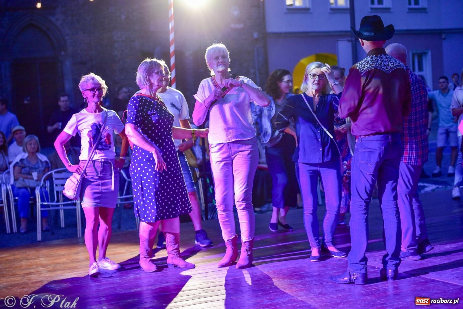 Zdjęcie w galerii na portalu naszraciborz.pl: Raciborska potańcówka przy Tęczowej z Lotharsami [FOTO i WIDEO] wiadomości z regionu