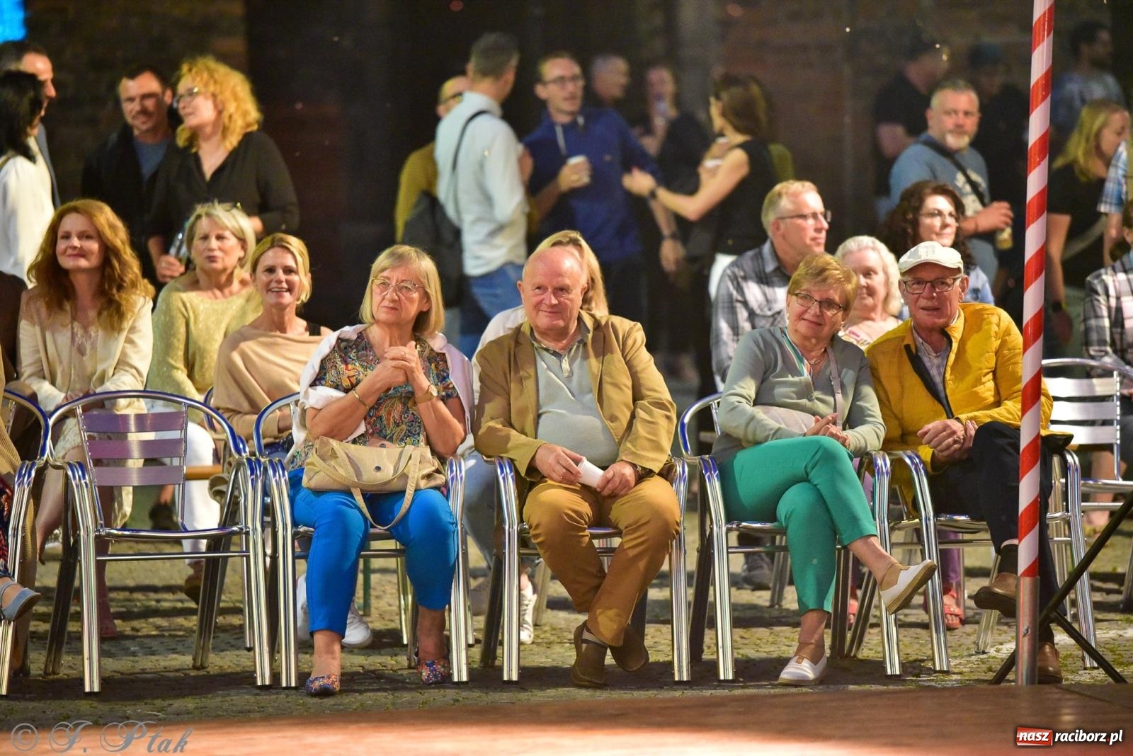 Zdjęcie w galerii na portalu naszraciborz.pl: Raciborska potańcówka przy Tęczowej z Lotharsami [FOTO i WIDEO] wiadomości z regionu