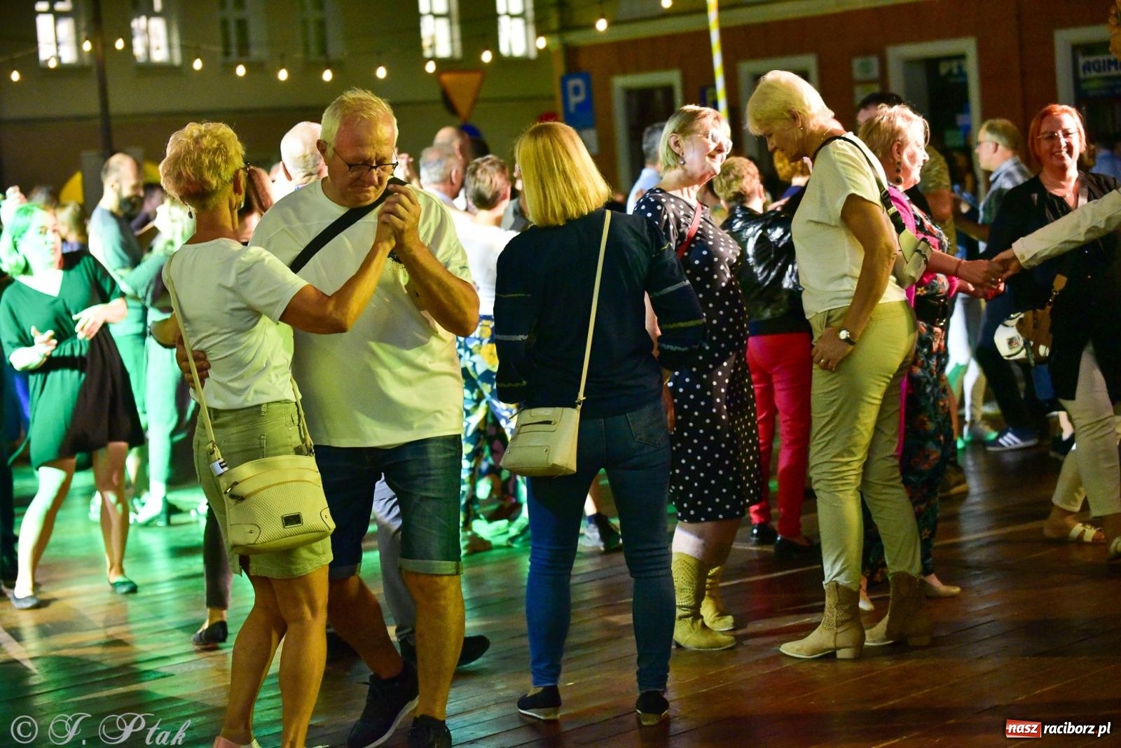 Zdjęcie w galerii na portalu naszraciborz.pl: Raciborska potańcówka przy Tęczowej z Lotharsami [FOTO i WIDEO] wiadomości z regionu