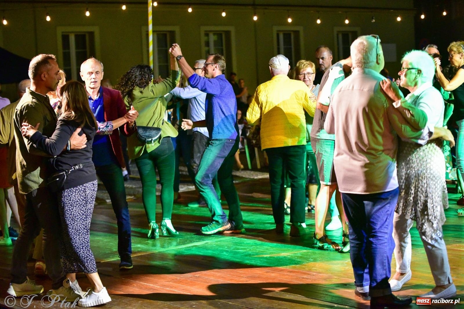Zdjęcie w galerii na portalu naszraciborz.pl: Raciborska potańcówka przy Tęczowej z Lotharsami [FOTO i WIDEO] wiadomości z regionu
