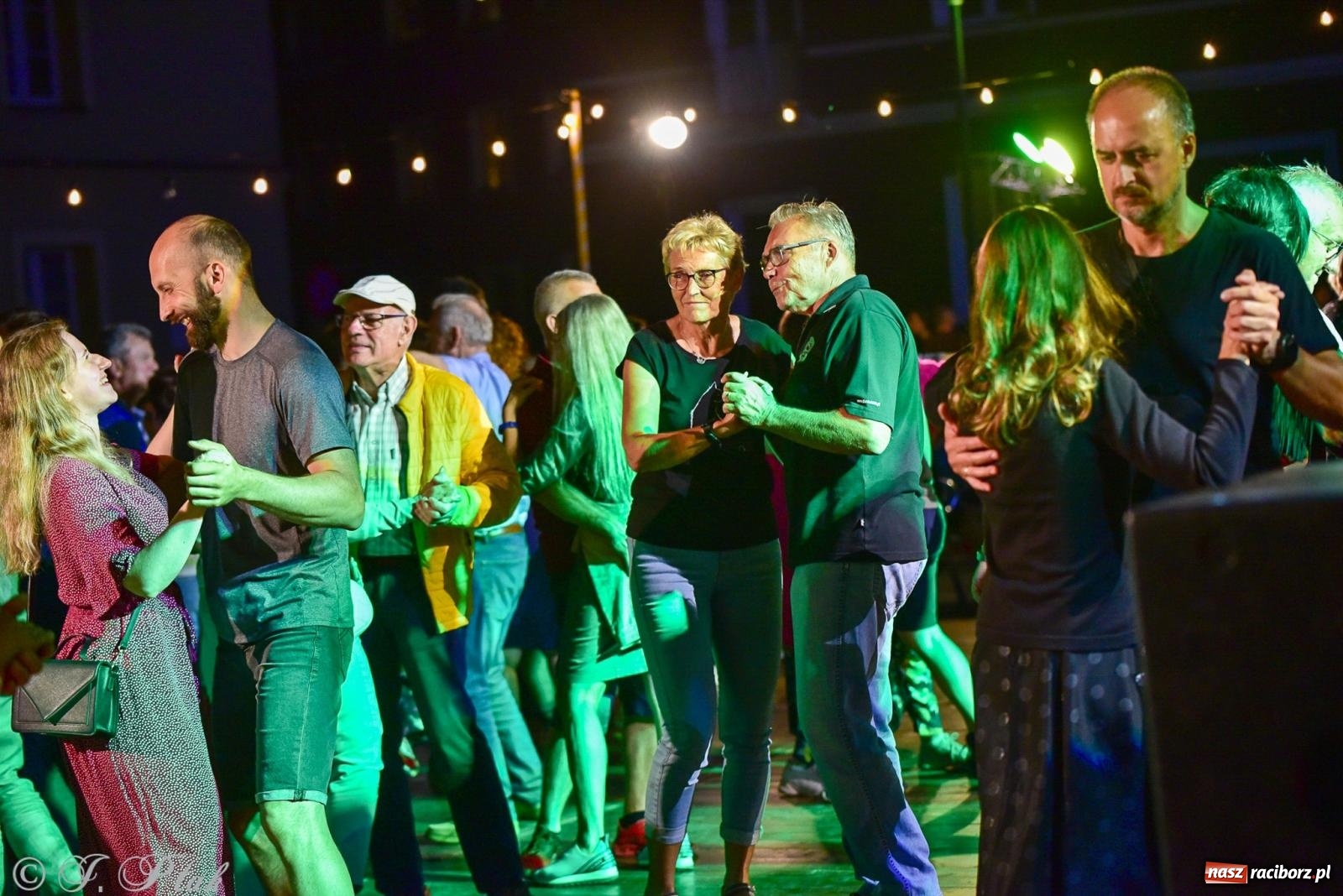 Zdjęcie w galerii na portalu naszraciborz.pl: Raciborska potańcówka przy Tęczowej z Lotharsami [FOTO i WIDEO] wiadomości z regionu
