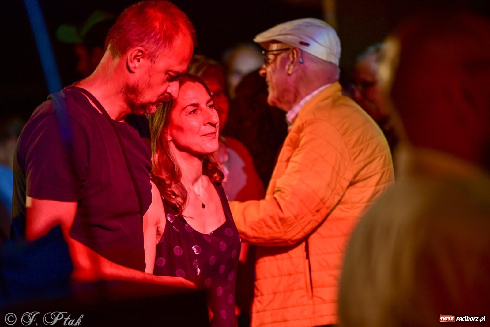 Zdjęcie w galerii na portalu naszraciborz.pl: Raciborska potańcówka przy Tęczowej z Lotharsami [FOTO i WIDEO] wiadomości z regionu