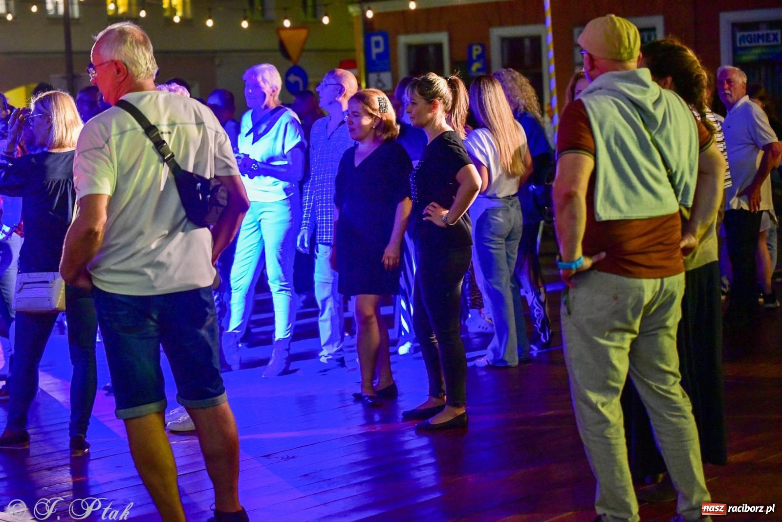Zdjęcie w galerii na portalu naszraciborz.pl: Raciborska potańcówka przy Tęczowej z Lotharsami [FOTO i WIDEO] wiadomości z regionu