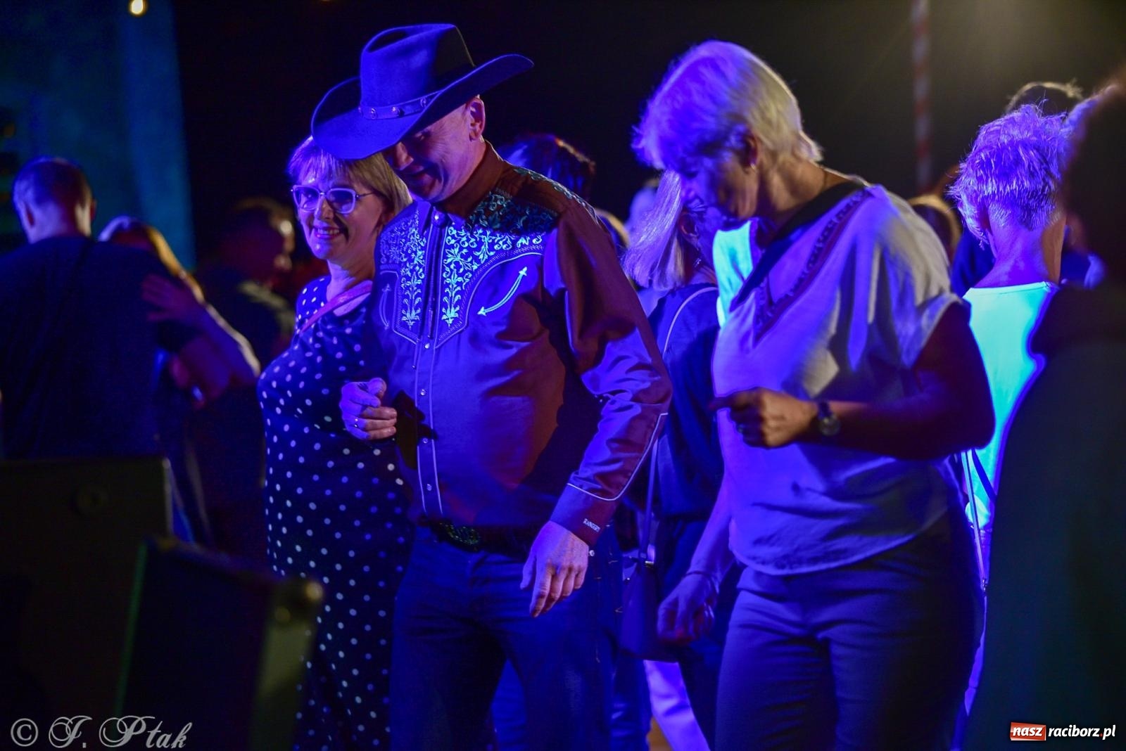 Zdjęcie w galerii na portalu naszraciborz.pl: Raciborska potańcówka przy Tęczowej z Lotharsami [FOTO i WIDEO] wiadomości z regionu