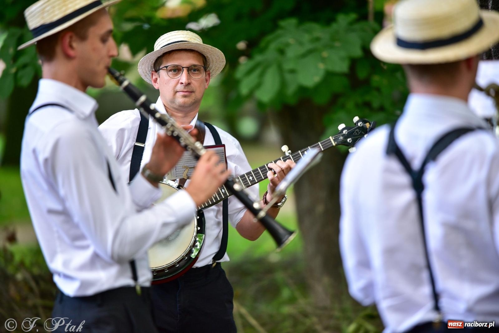 Zdjęcie w galerii na portalu naszraciborz.pl: Diexieland Street Band i W Sam Raz na bis. Muzycznie i kolorowo na ulicach Raciborza wiadomości z regionu