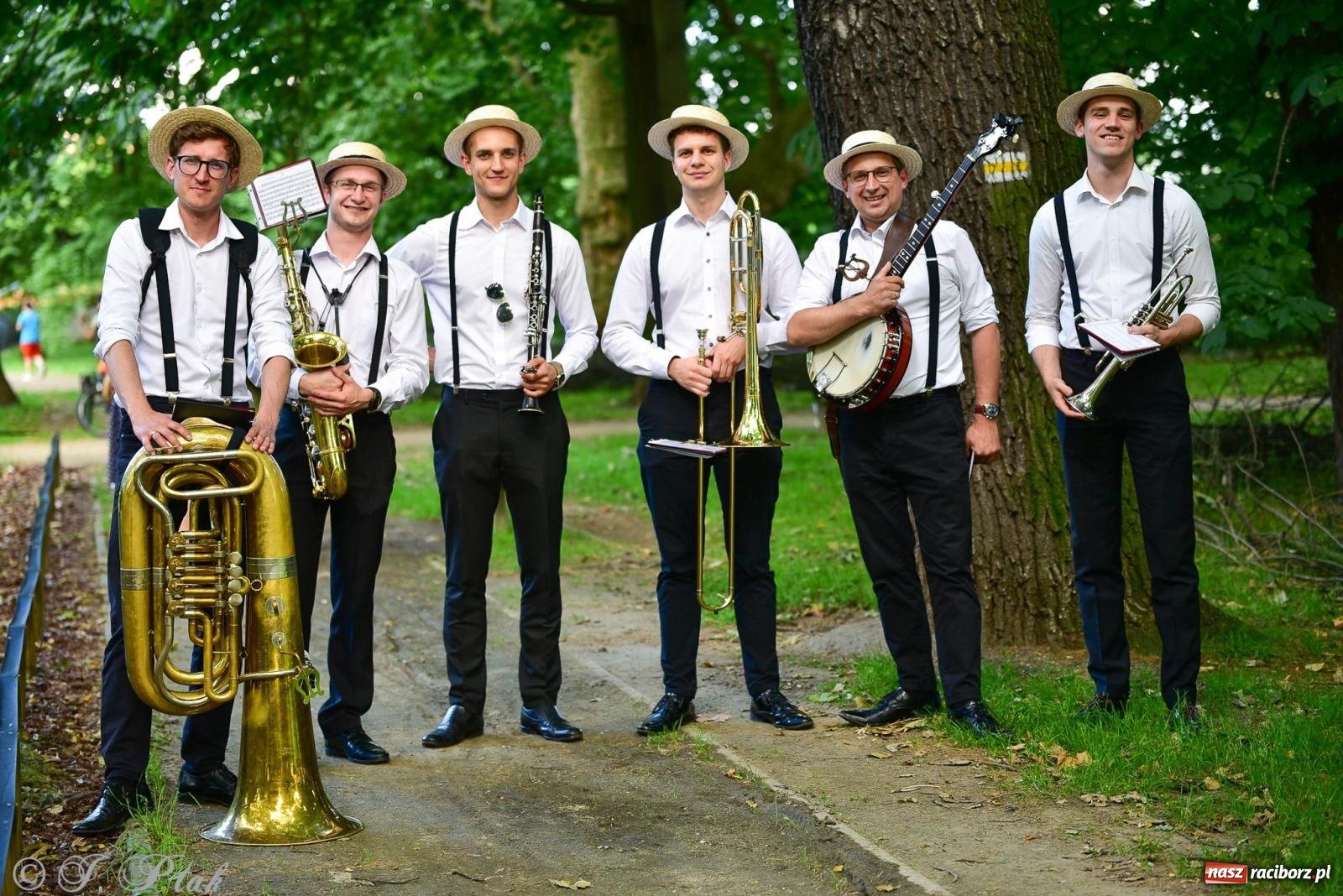 Zdjęcie w galerii na portalu naszraciborz.pl: Diexieland Street Band i W Sam Raz na bis. Muzycznie i kolorowo na ulicach Raciborza wiadomości z regionu