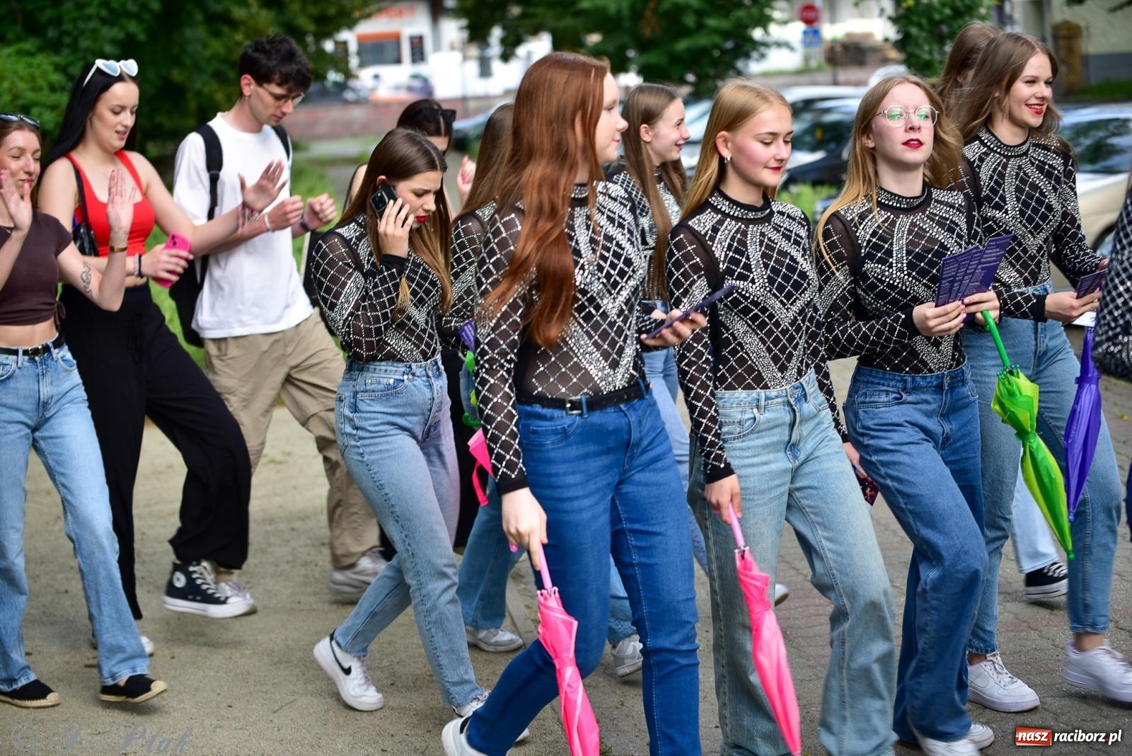 Zdjęcie w galerii na portalu naszraciborz.pl: Diexieland Street Band i W Sam Raz na bis. Muzycznie i kolorowo na ulicach Raciborza wiadomości z regionu