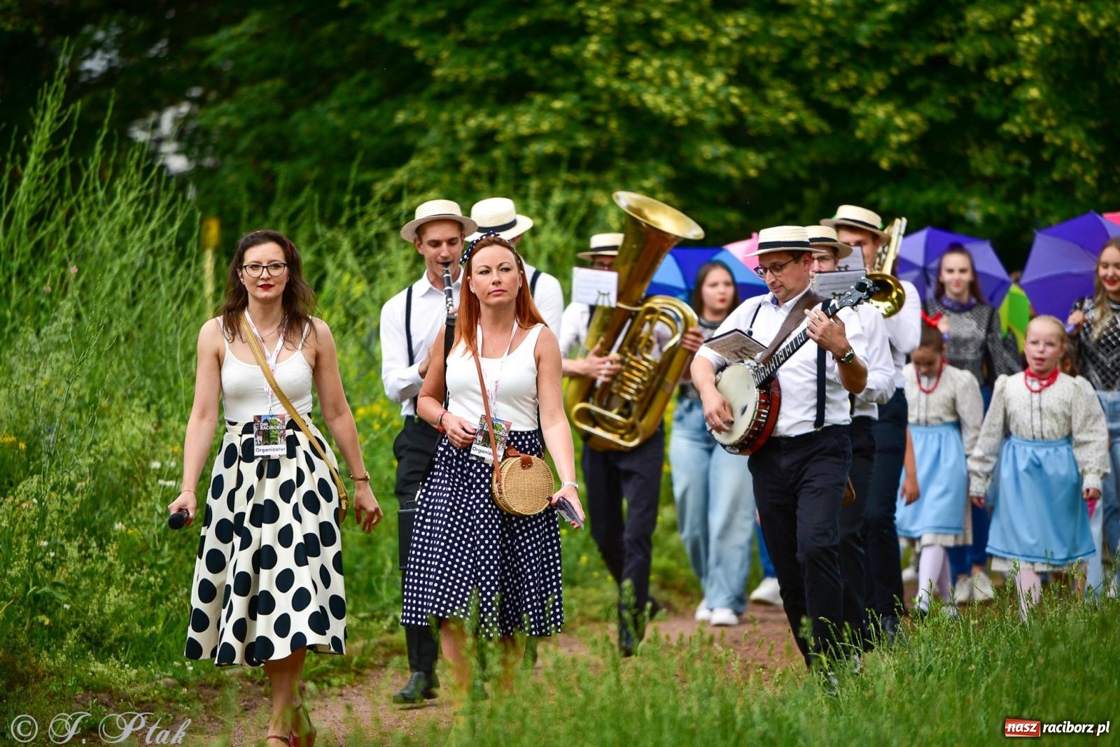 Zdjęcie w galerii na portalu naszraciborz.pl: Diexieland Street Band i W Sam Raz na bis. Muzycznie i kolorowo na ulicach Raciborza wiadomości z regionu