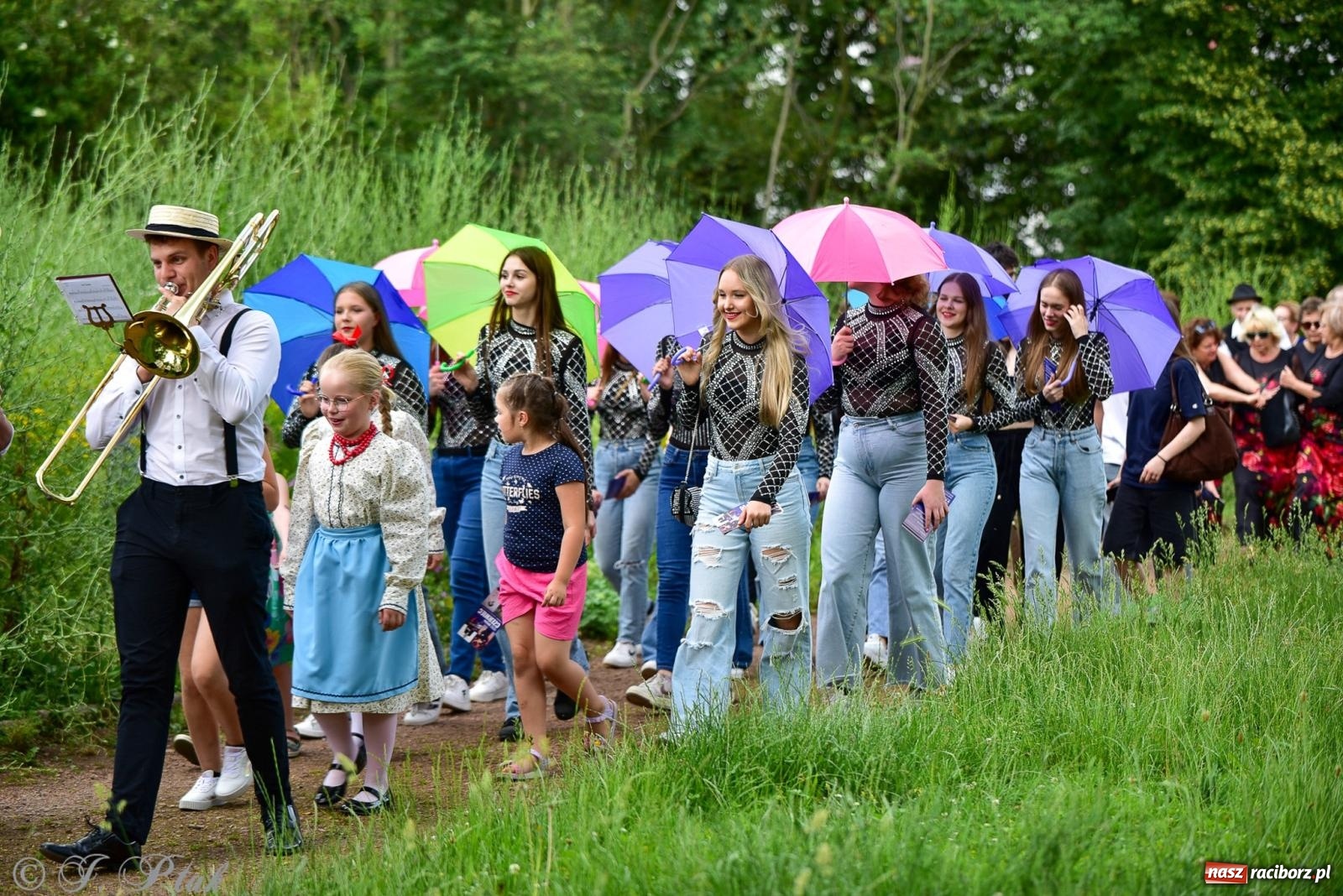 Zdjęcie w galerii na portalu naszraciborz.pl: Diexieland Street Band i W Sam Raz na bis. Muzycznie i kolorowo na ulicach Raciborza wiadomości z regionu