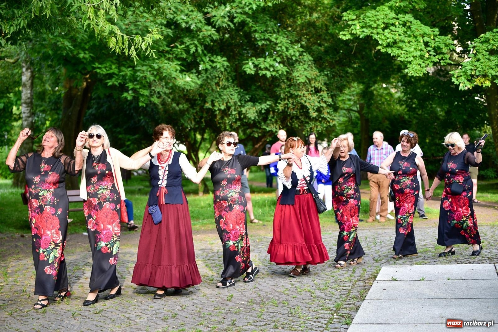 Zdjęcie w galerii na portalu naszraciborz.pl: Diexieland Street Band i W Sam Raz na bis. Muzycznie i kolorowo na ulicach Raciborza wiadomości z regionu