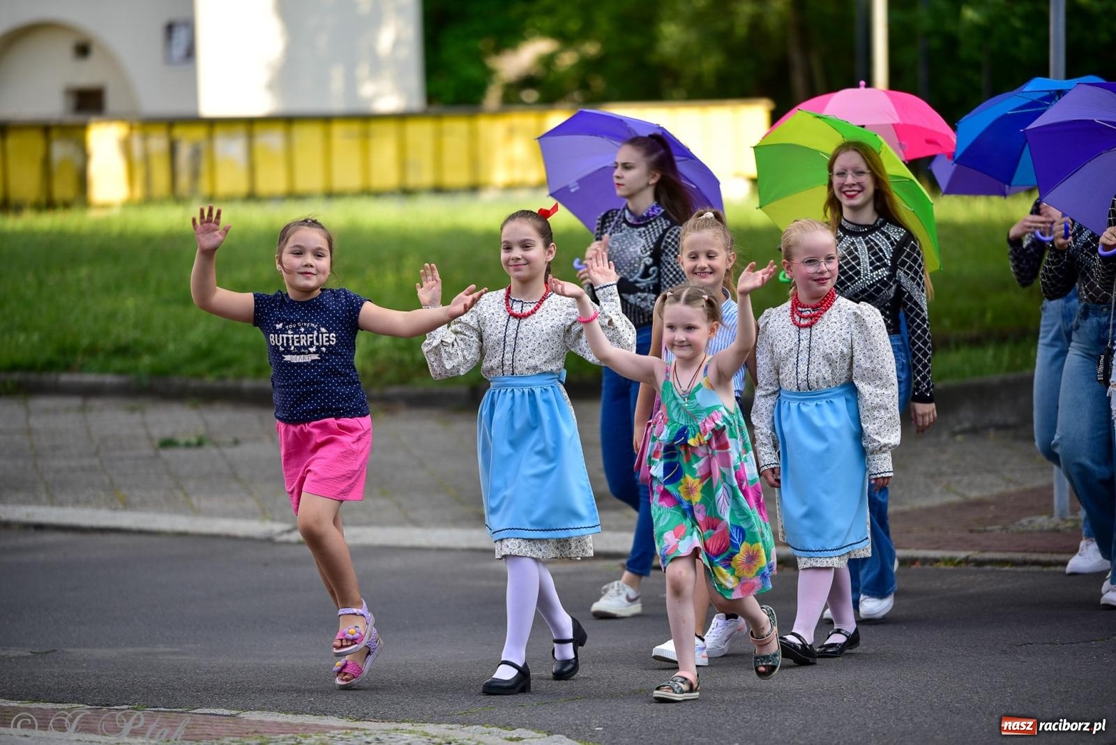 Zdjęcie w galerii na portalu naszraciborz.pl: Diexieland Street Band i W Sam Raz na bis. Muzycznie i kolorowo na ulicach Raciborza wiadomości z regionu