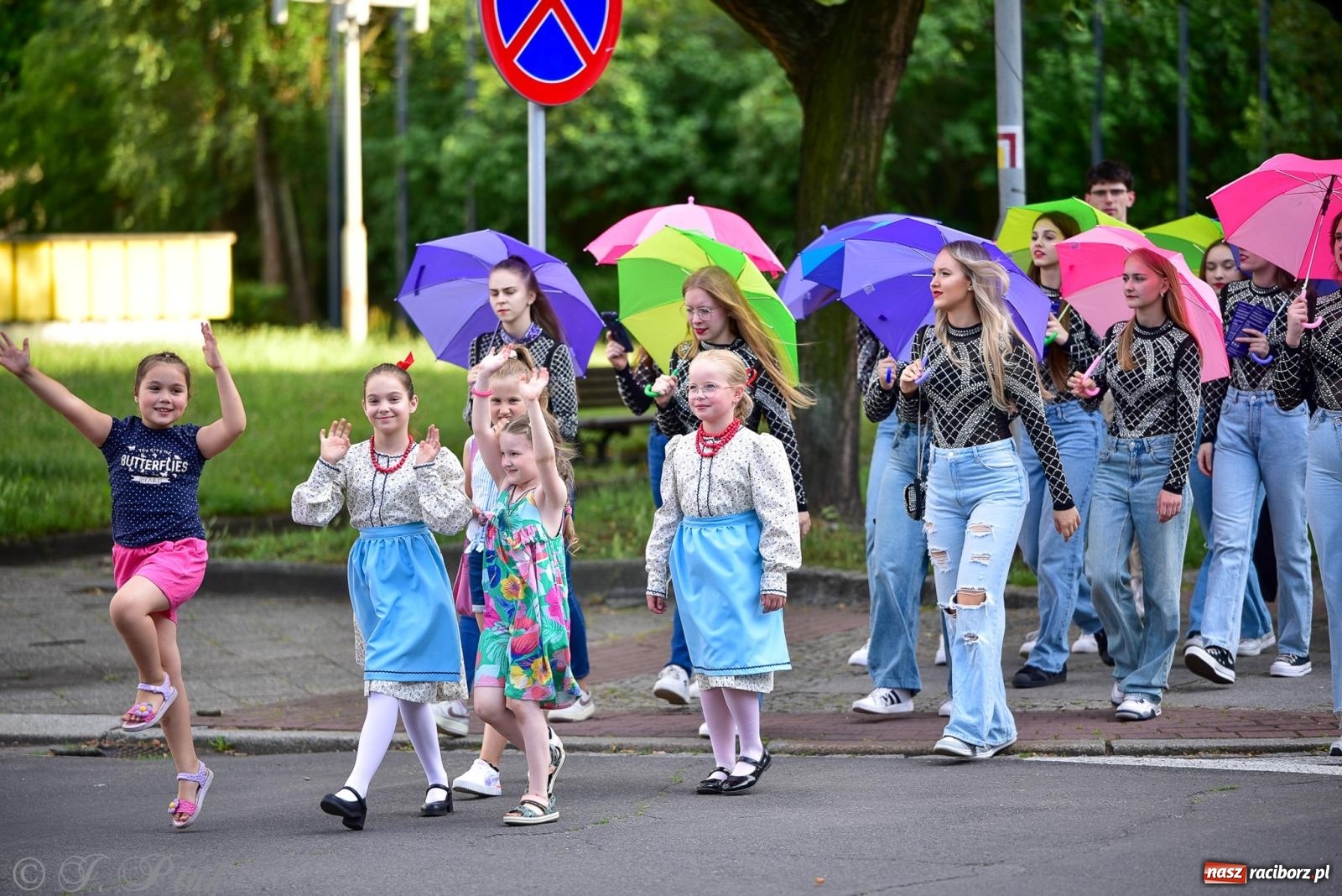 Zdjęcie w galerii na portalu naszraciborz.pl: Diexieland Street Band i W Sam Raz na bis. Muzycznie i kolorowo na ulicach Raciborza wiadomości z regionu