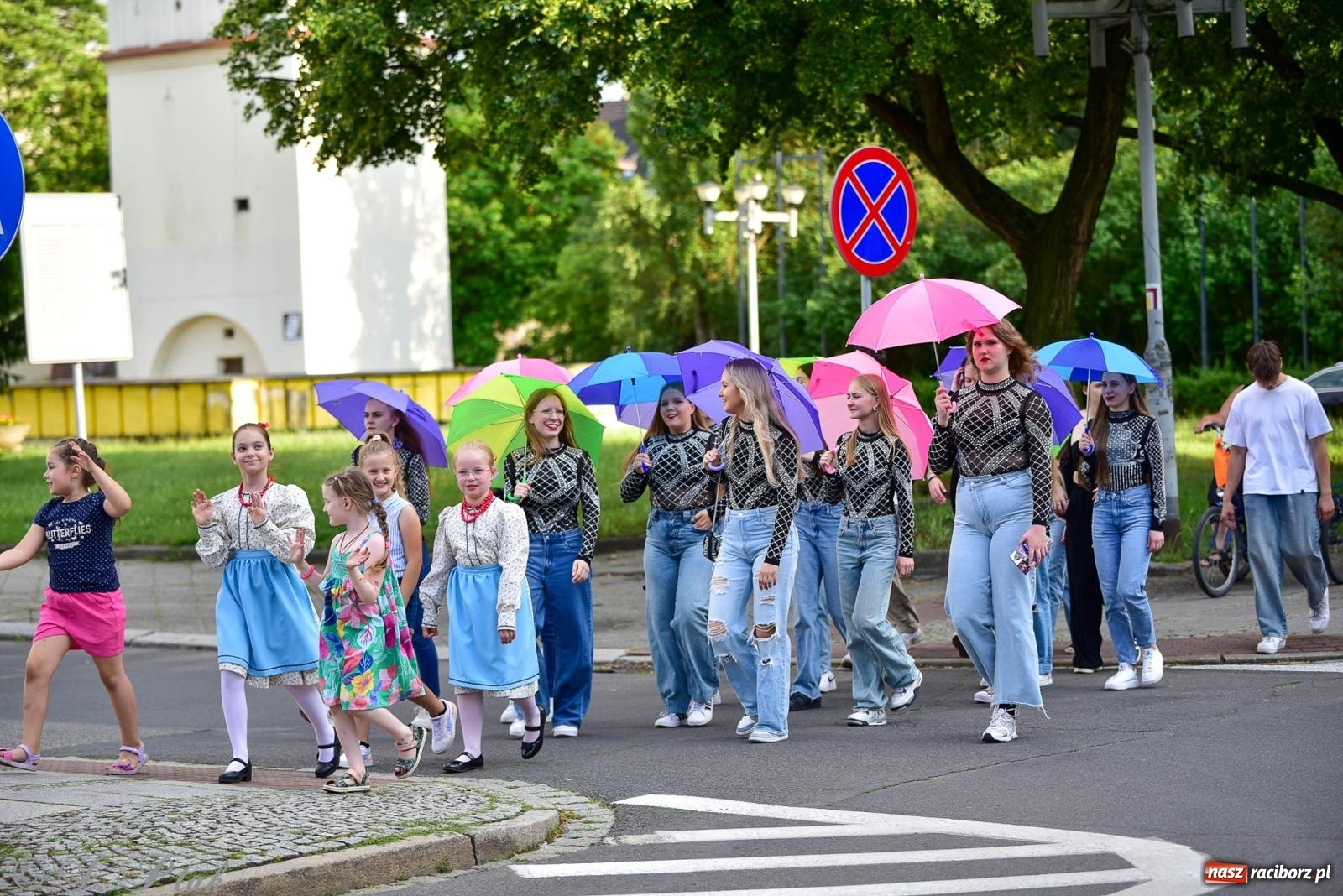 Zdjęcie w galerii na portalu naszraciborz.pl: Diexieland Street Band i W Sam Raz na bis. Muzycznie i kolorowo na ulicach Raciborza wiadomości z regionu