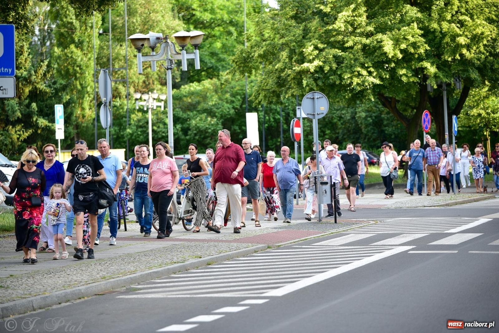 Zdjęcie w galerii na portalu naszraciborz.pl: Diexieland Street Band i W Sam Raz na bis. Muzycznie i kolorowo na ulicach Raciborza wiadomości z regionu
