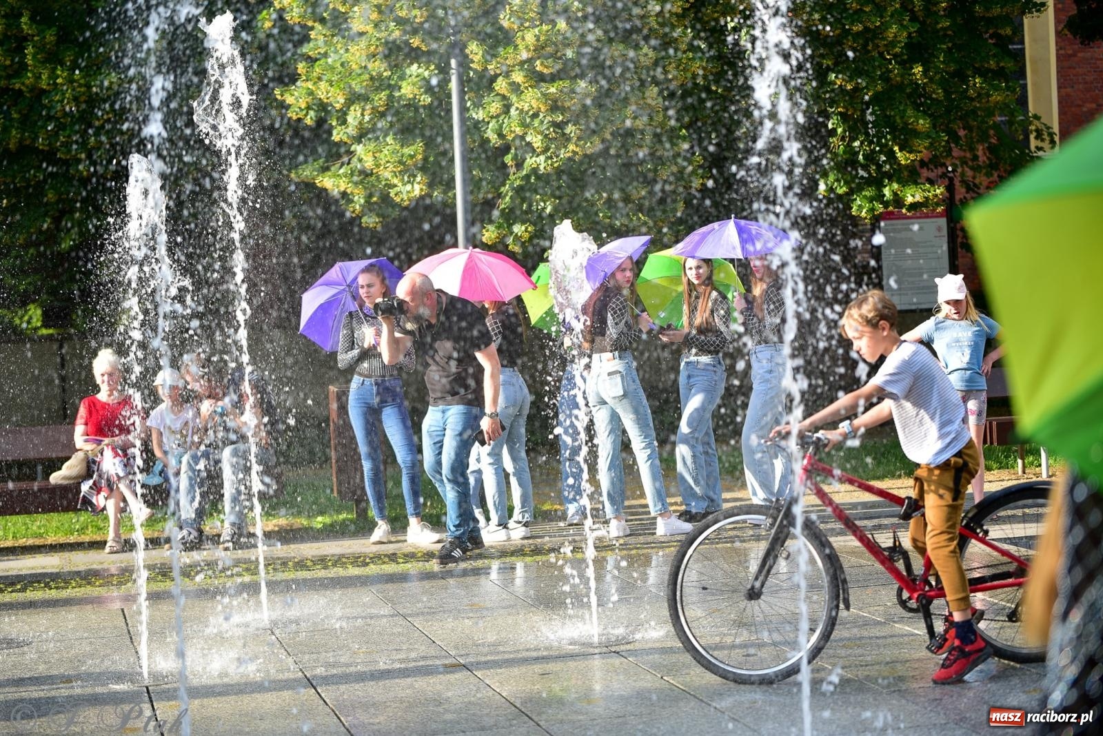 Zdjęcie w galerii na portalu naszraciborz.pl: Diexieland Street Band i W Sam Raz na bis. Muzycznie i kolorowo na ulicach Raciborza wiadomości z regionu