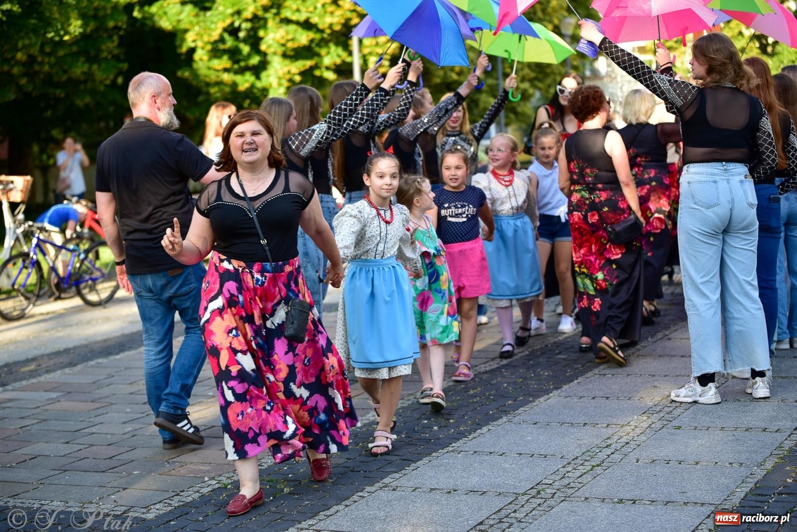Zdjęcie w galerii na portalu naszraciborz.pl: Diexieland Street Band i W Sam Raz na bis. Muzycznie i kolorowo na ulicach Raciborza wiadomości z regionu