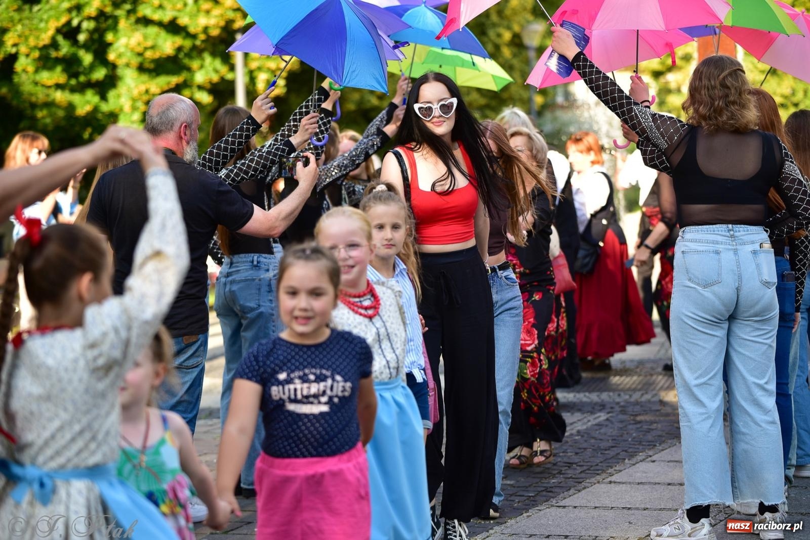 Zdjęcie w galerii na portalu naszraciborz.pl: Diexieland Street Band i W Sam Raz na bis. Muzycznie i kolorowo na ulicach Raciborza wiadomości z regionu