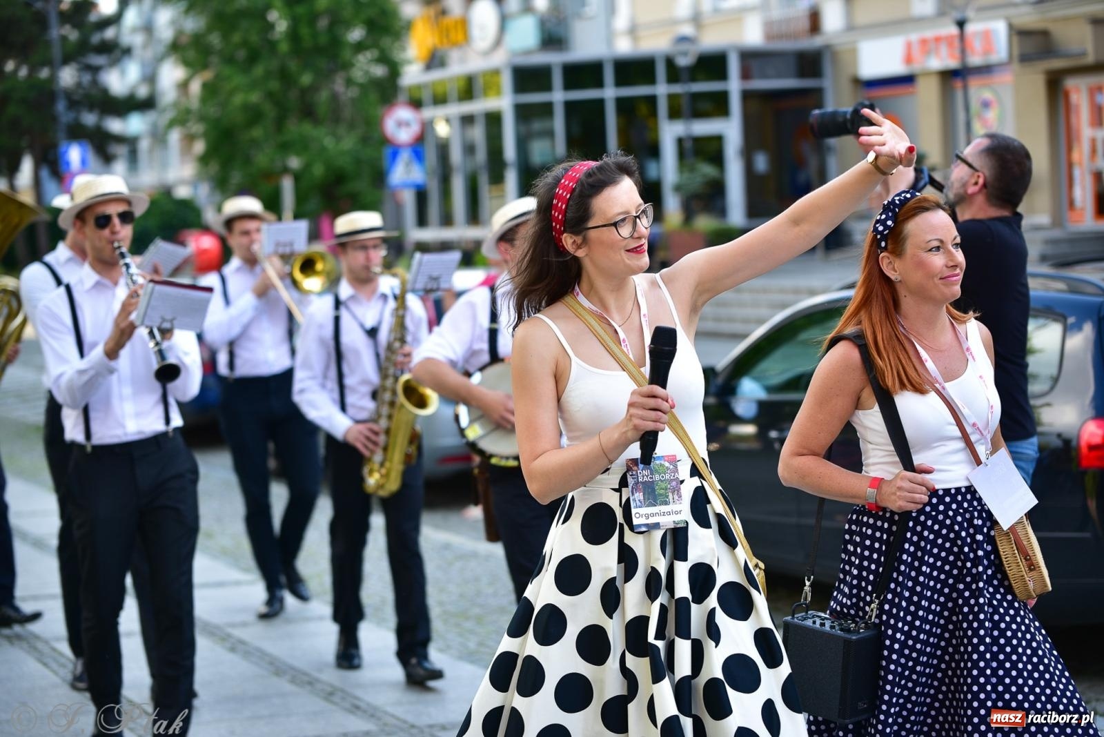 Zdjęcie w galerii na portalu naszraciborz.pl: Diexieland Street Band i W Sam Raz na bis. Muzycznie i kolorowo na ulicach Raciborza wiadomości z regionu