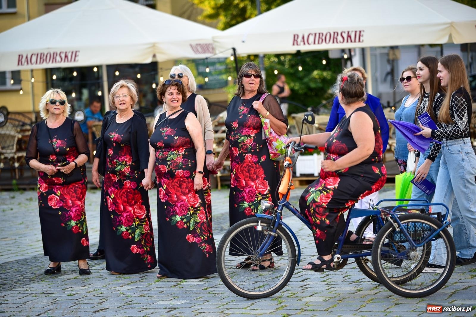 Zdjęcie w galerii na portalu naszraciborz.pl: Diexieland Street Band i W Sam Raz na bis. Muzycznie i kolorowo na ulicach Raciborza wiadomości z regionu