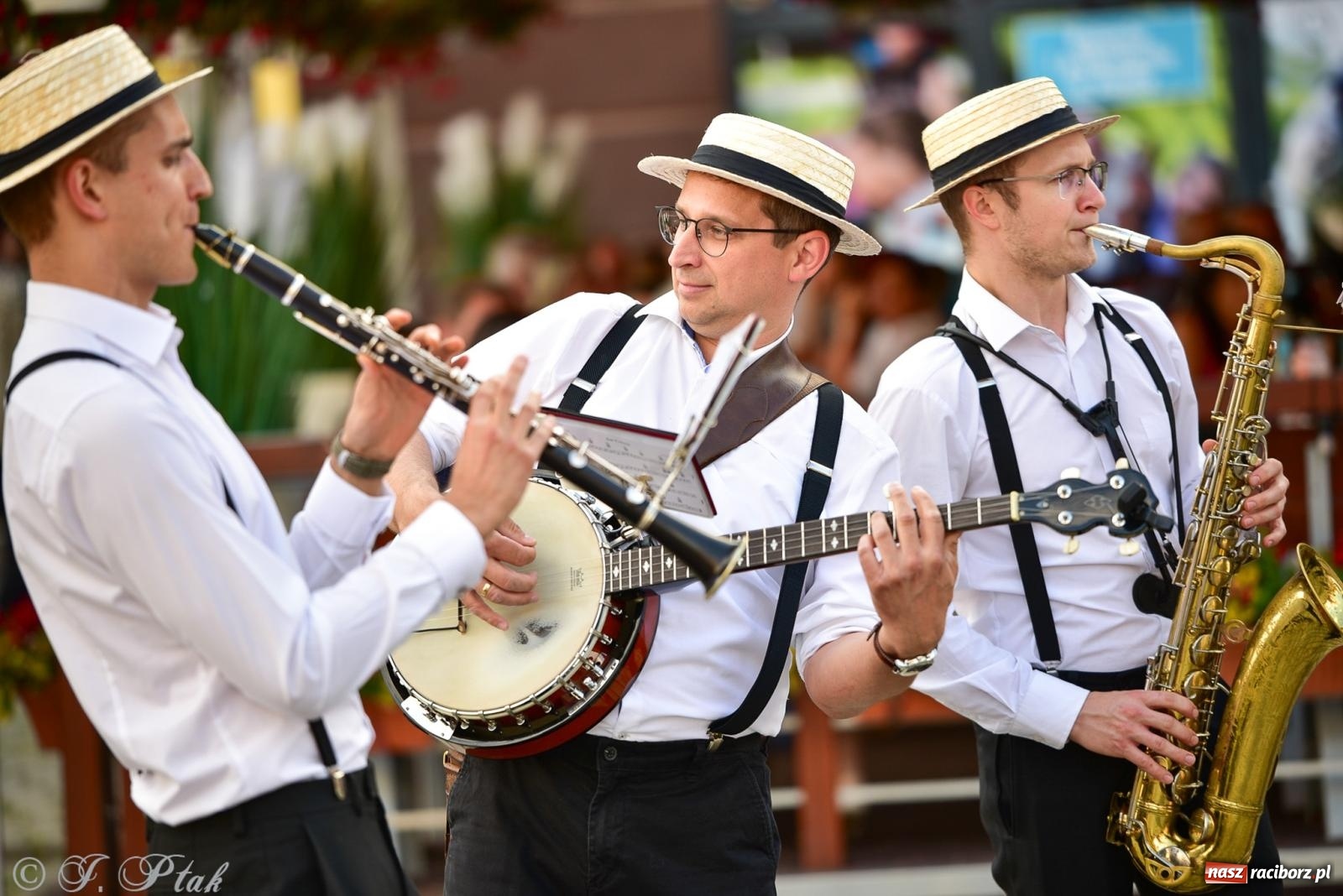 Zdjęcie w galerii na portalu naszraciborz.pl: Diexieland Street Band i W Sam Raz na bis. Muzycznie i kolorowo na ulicach Raciborza wiadomości z regionu