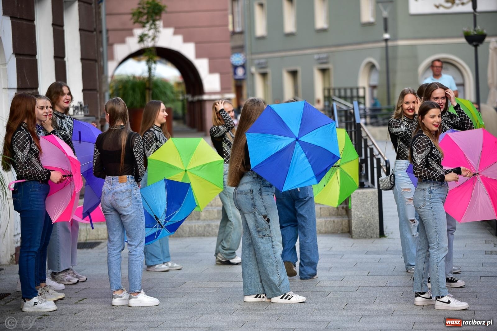 Zdjęcie w galerii na portalu naszraciborz.pl: Diexieland Street Band i W Sam Raz na bis. Muzycznie i kolorowo na ulicach Raciborza wiadomości z regionu