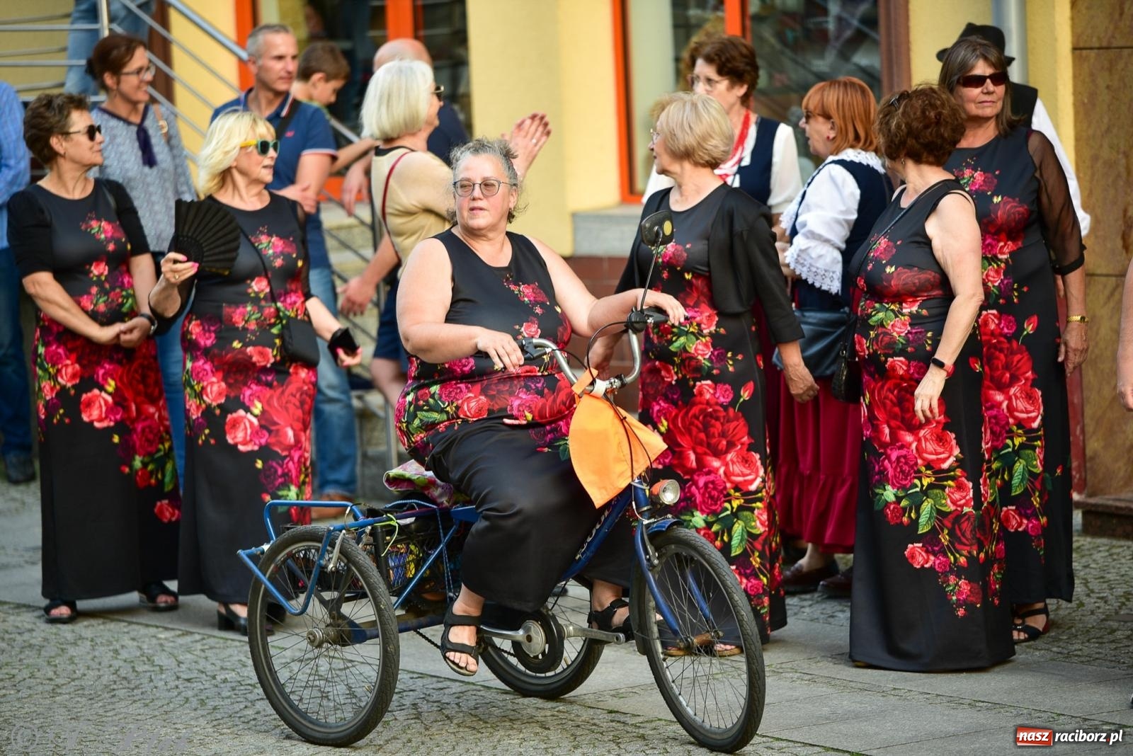 Zdjęcie w galerii na portalu naszraciborz.pl: Diexieland Street Band i W Sam Raz na bis. Muzycznie i kolorowo na ulicach Raciborza wiadomości z regionu