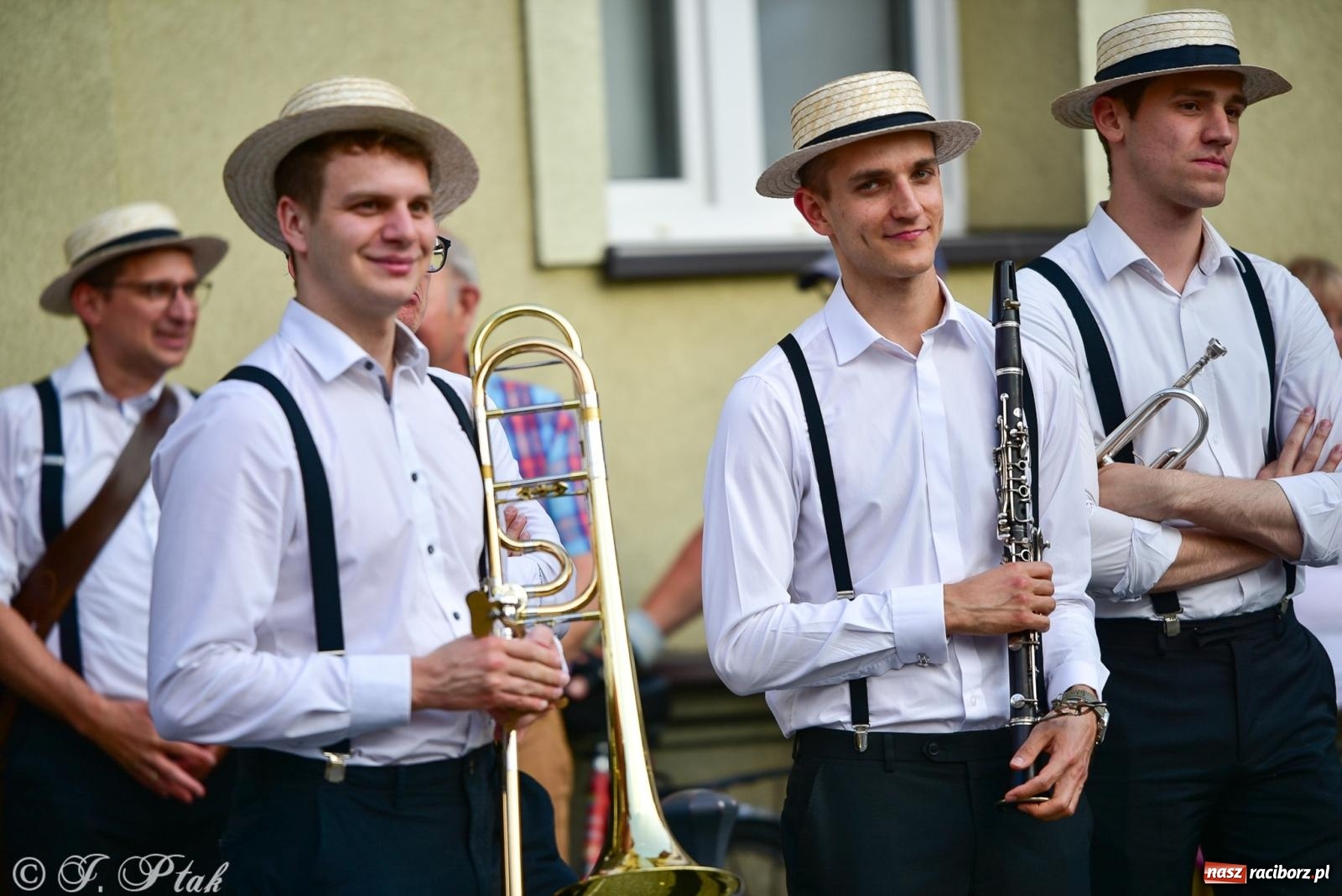 Zdjęcie w galerii na portalu naszraciborz.pl: Diexieland Street Band i W Sam Raz na bis. Muzycznie i kolorowo na ulicach Raciborza wiadomości z regionu