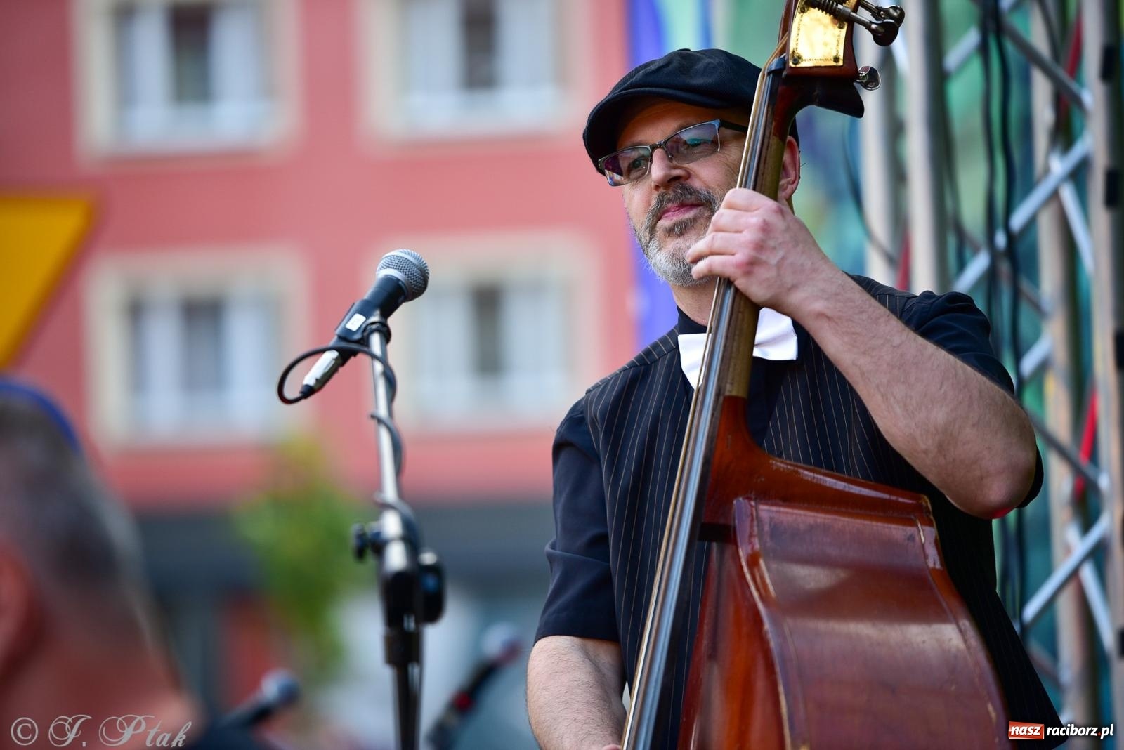 Zdjęcie w galerii na portalu naszraciborz.pl: Diexieland Street Band i W Sam Raz na bis. Muzycznie i kolorowo na ulicach Raciborza wiadomości z regionu