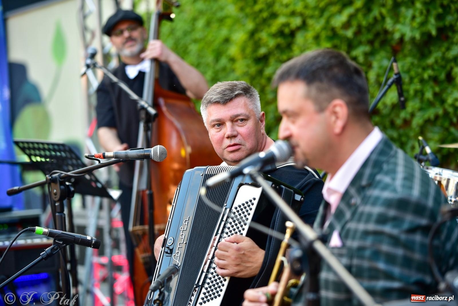 Zdjęcie w galerii na portalu naszraciborz.pl: Diexieland Street Band i W Sam Raz na bis. Muzycznie i kolorowo na ulicach Raciborza wiadomości z regionu